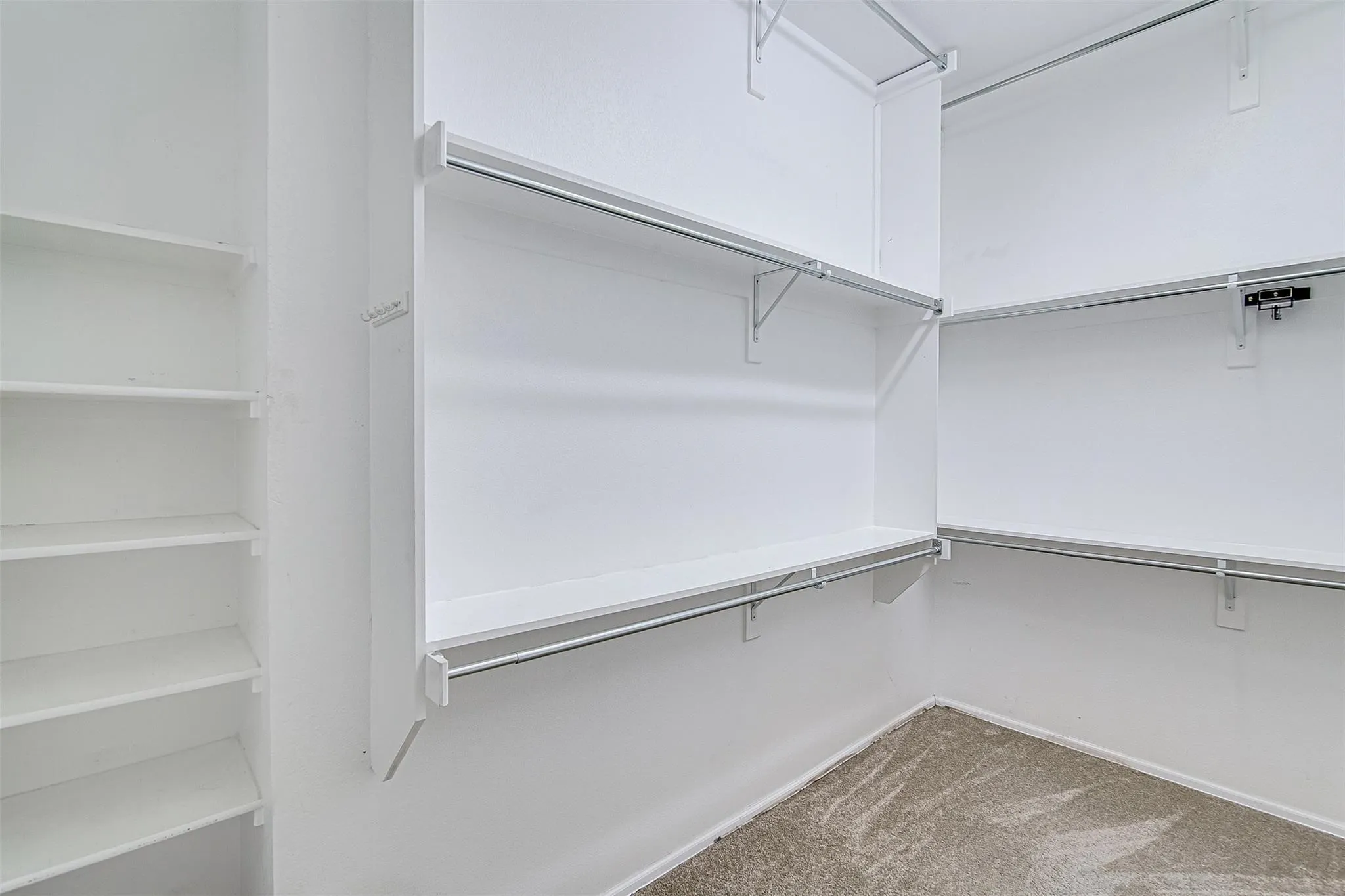 Single Family Residence For Rent in Tarrant County , 635 Blue Sky Drive, Arlington, Texas 76002, 3 Bedroom, 2 Bathroom, 2 Garage spaces, 2,002 Sqft, built in 2004, mls#21383022, Real Estate Agent in Arlington, Homes For Rent in Tarrant county, Homes For Rent in Arlington, Realtor in Arlington Texas, Real Estate Brokerage Independent Realty Texas, Luminita Cordes Realtor