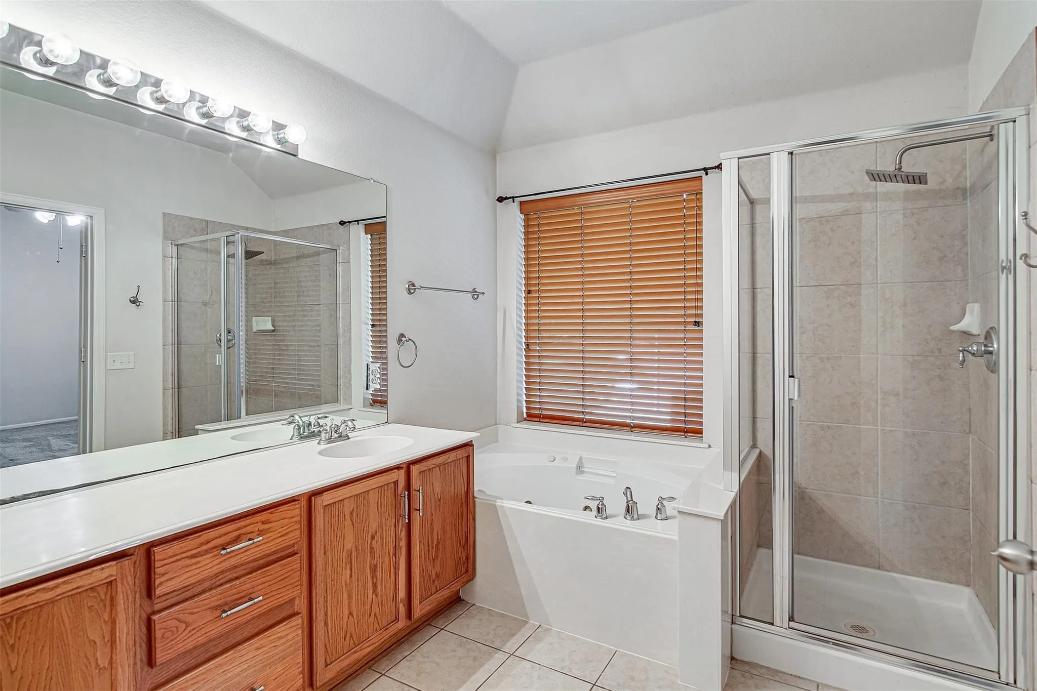 Single Family Residence For Rent in Tarrant County , 635 Blue Sky Drive, Arlington, Texas 76002, 3 Bedroom, 2 Bathroom, 2 Garage spaces, 2,002 Sqft, built in 2004, mls#21383022, Real Estate Agent in Arlington, Homes For Rent in Tarrant county, Homes For Rent in Arlington, Realtor in Arlington Texas, Real Estate Brokerage Independent Realty Texas, Luminita Cordes Realtor