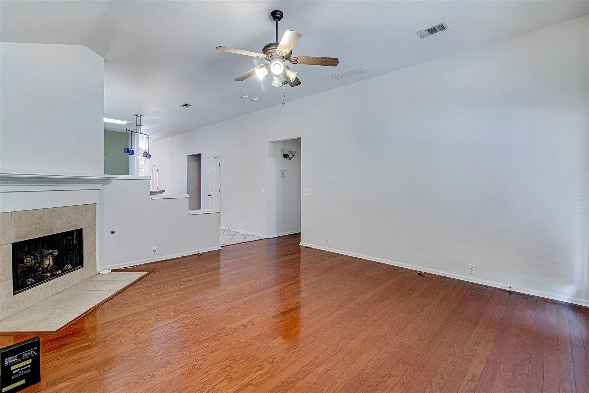 Single Family Residence For Rent in Tarrant County , 635 Blue Sky Drive, Arlington, Texas 76002, 3 Bedroom, 2 Bathroom, 2 Garage spaces, 2,002 Sqft, built in 2004, mls#21383022, Real Estate Agent in Arlington, Homes For Rent in Tarrant county, Homes For Rent in Arlington, Realtor in Arlington Texas, Real Estate Brokerage Independent Realty Texas, Luminita Cordes Realtor