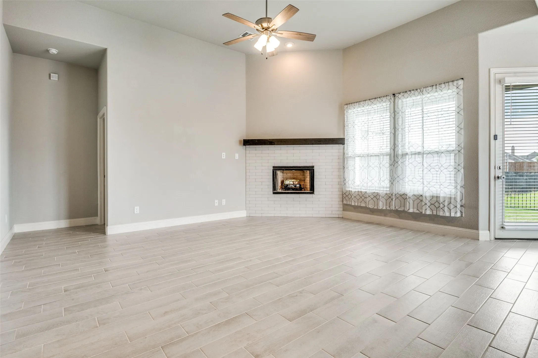 Single Family Residence For Rent in Ellis County , 6206 Horizon Drive, Midlothian, Texas 76065, 4 Bedroom, 2 Bathroom, 2 Garage spaces, 2,176 Sqft, built in 2021, mls#21386069, Real Estate Agent in Midlothian, Homes For Rent in Ellis county, Homes For Rent in Midlothian, Realtor in Midlothian Texas, Real Estate Brokerage Independent Realty Texas, Luminita Cordes Realtor