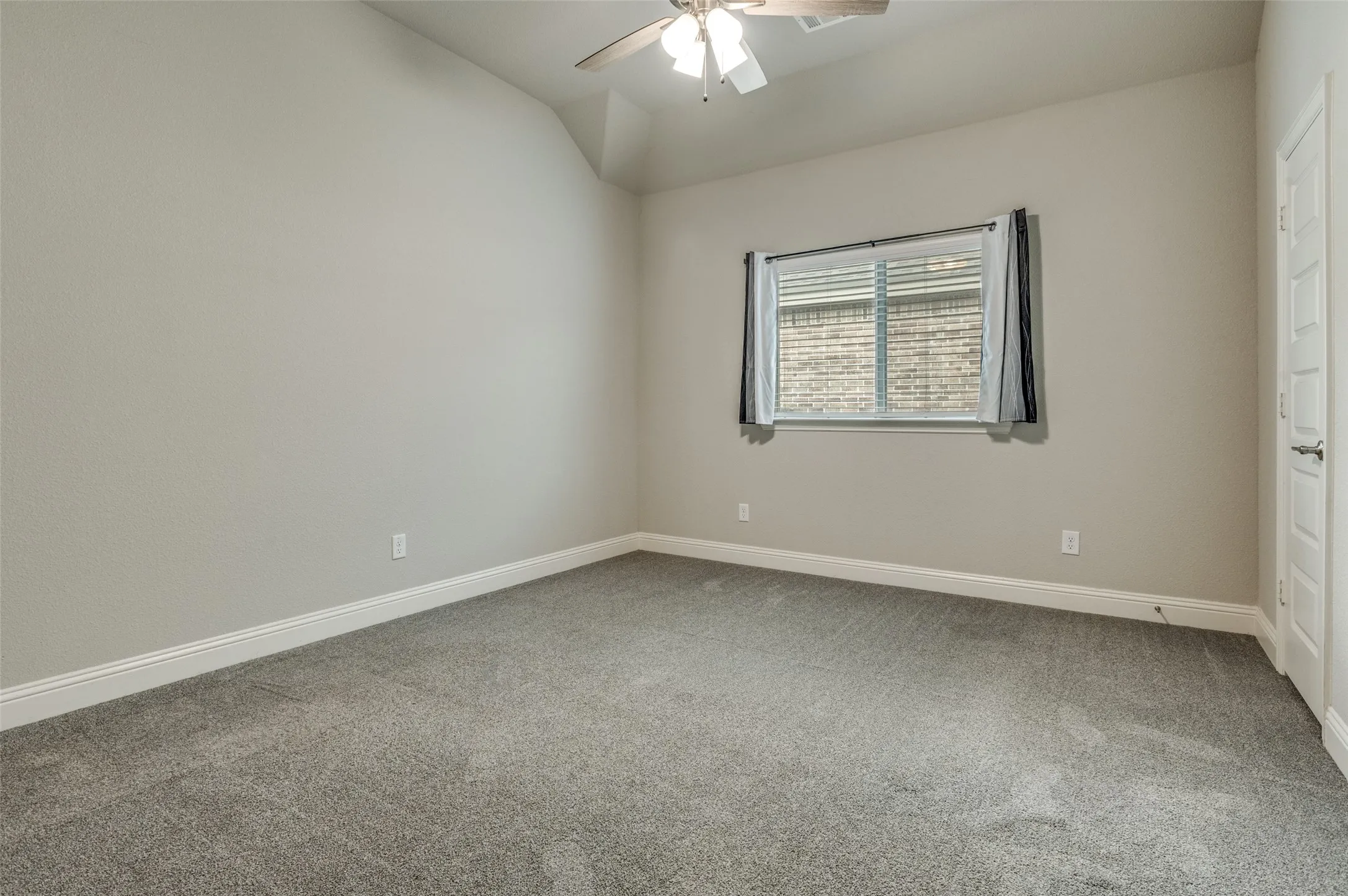 Single Family Residence For Rent in Ellis County , 6206 Horizon Drive, Midlothian, Texas 76065, 4 Bedroom, 2 Bathroom, 2 Garage spaces, 2,176 Sqft, built in 2021, mls#21386069, Real Estate Agent in Midlothian, Homes For Rent in Ellis county, Homes For Rent in Midlothian, Realtor in Midlothian Texas, Real Estate Brokerage Independent Realty Texas, Luminita Cordes Realtor