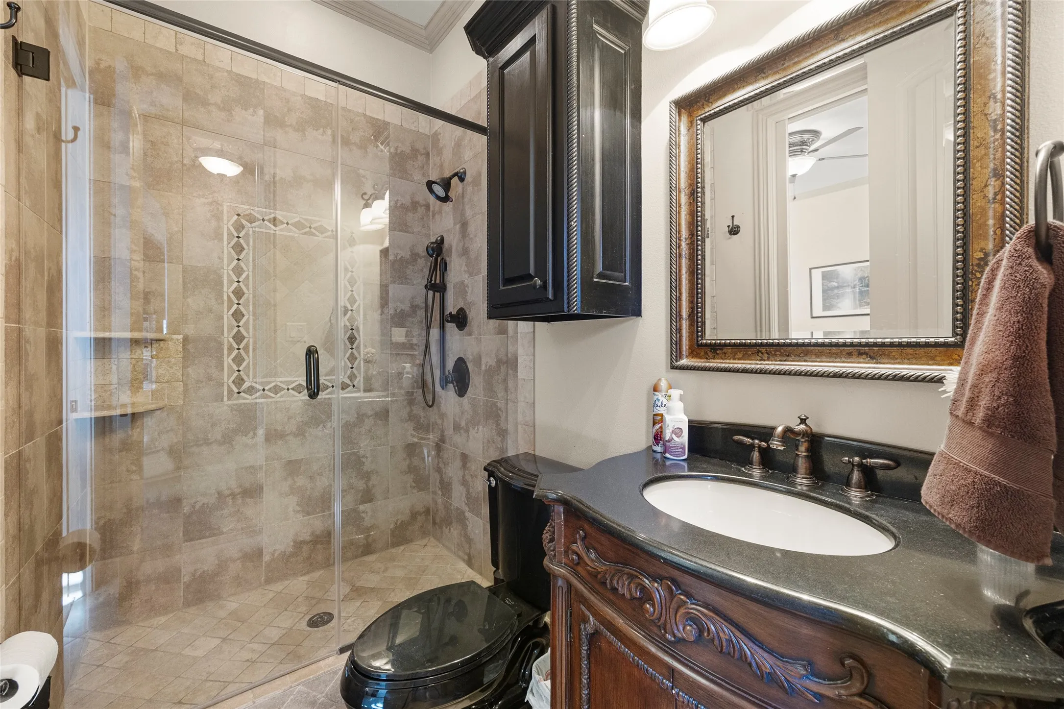 Ensuite bath to downstairs bedroom