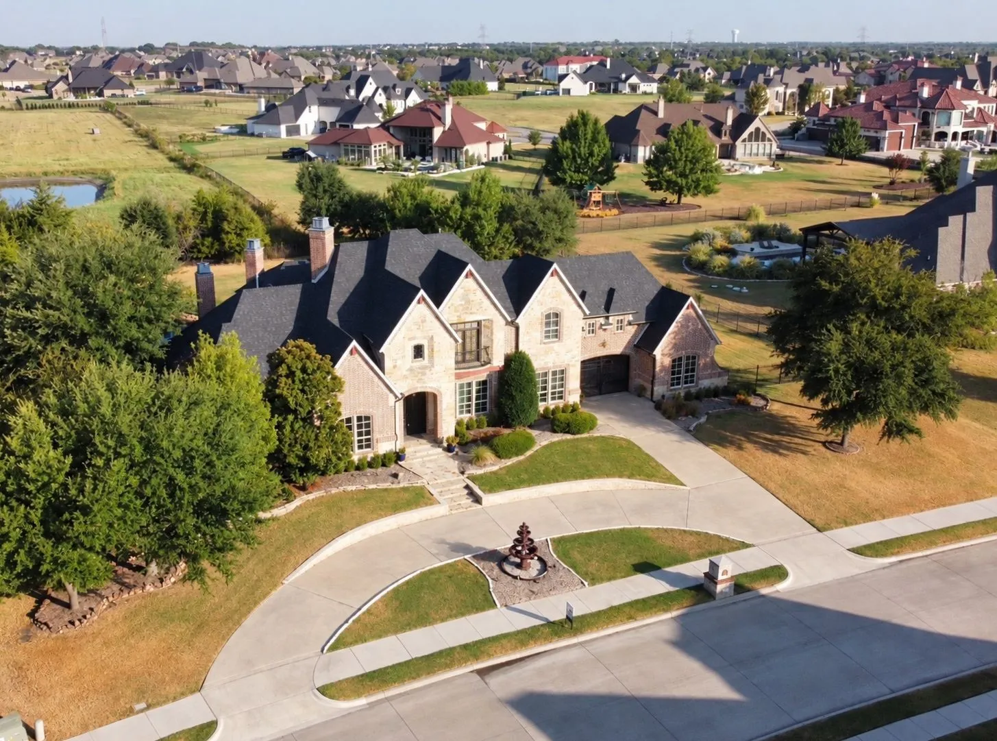 All homes in Kingsbridge are on 1+ acre lots