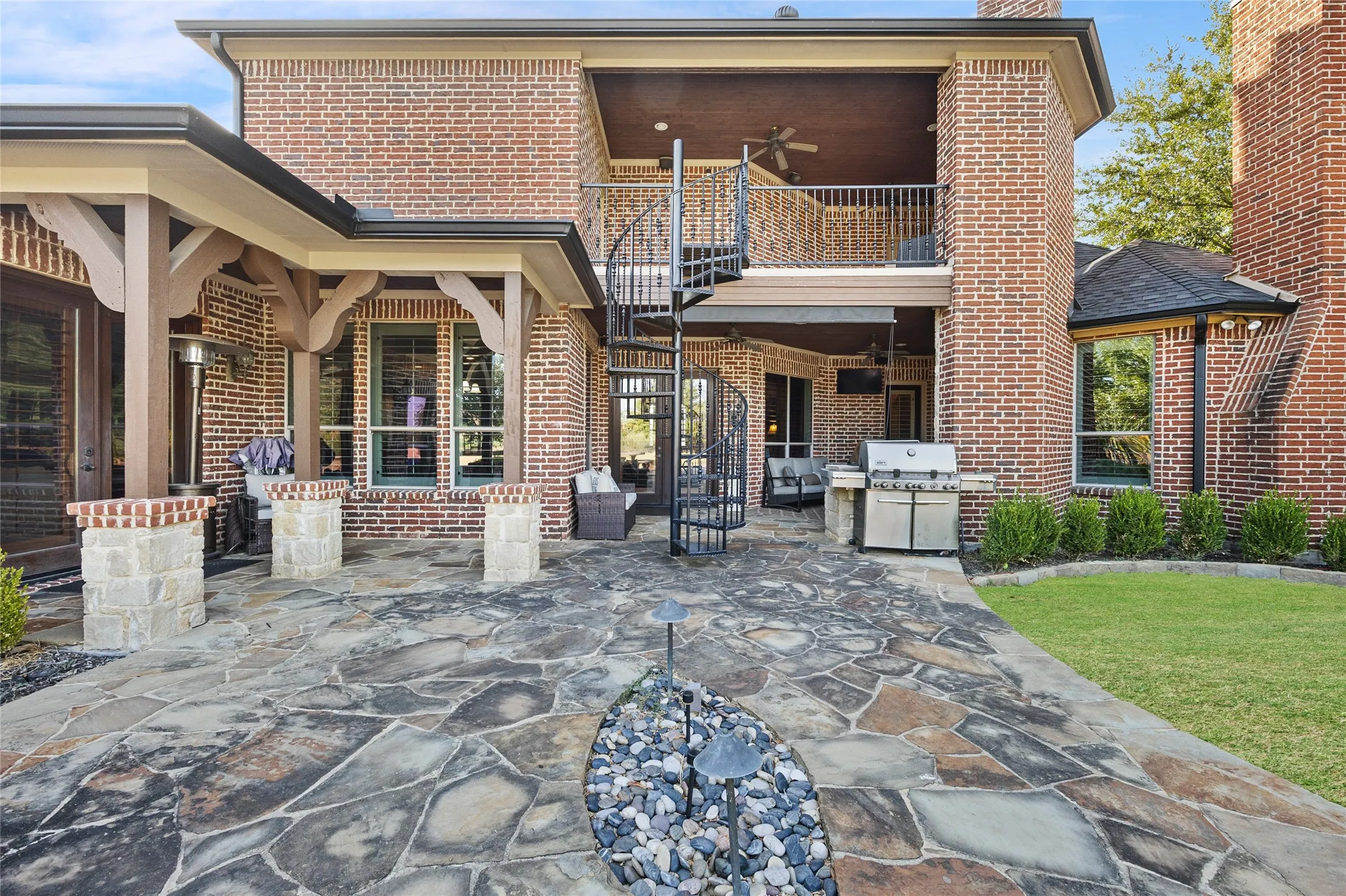 Sttaircase to top balcony