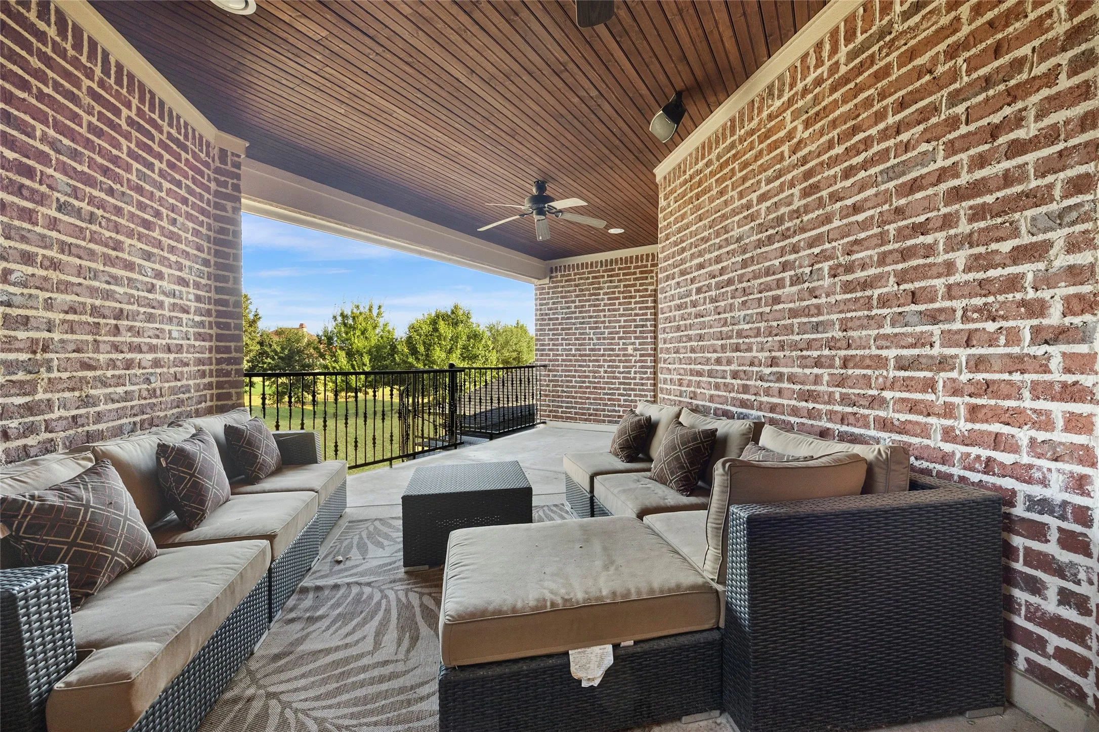 Upstairs covered balcony