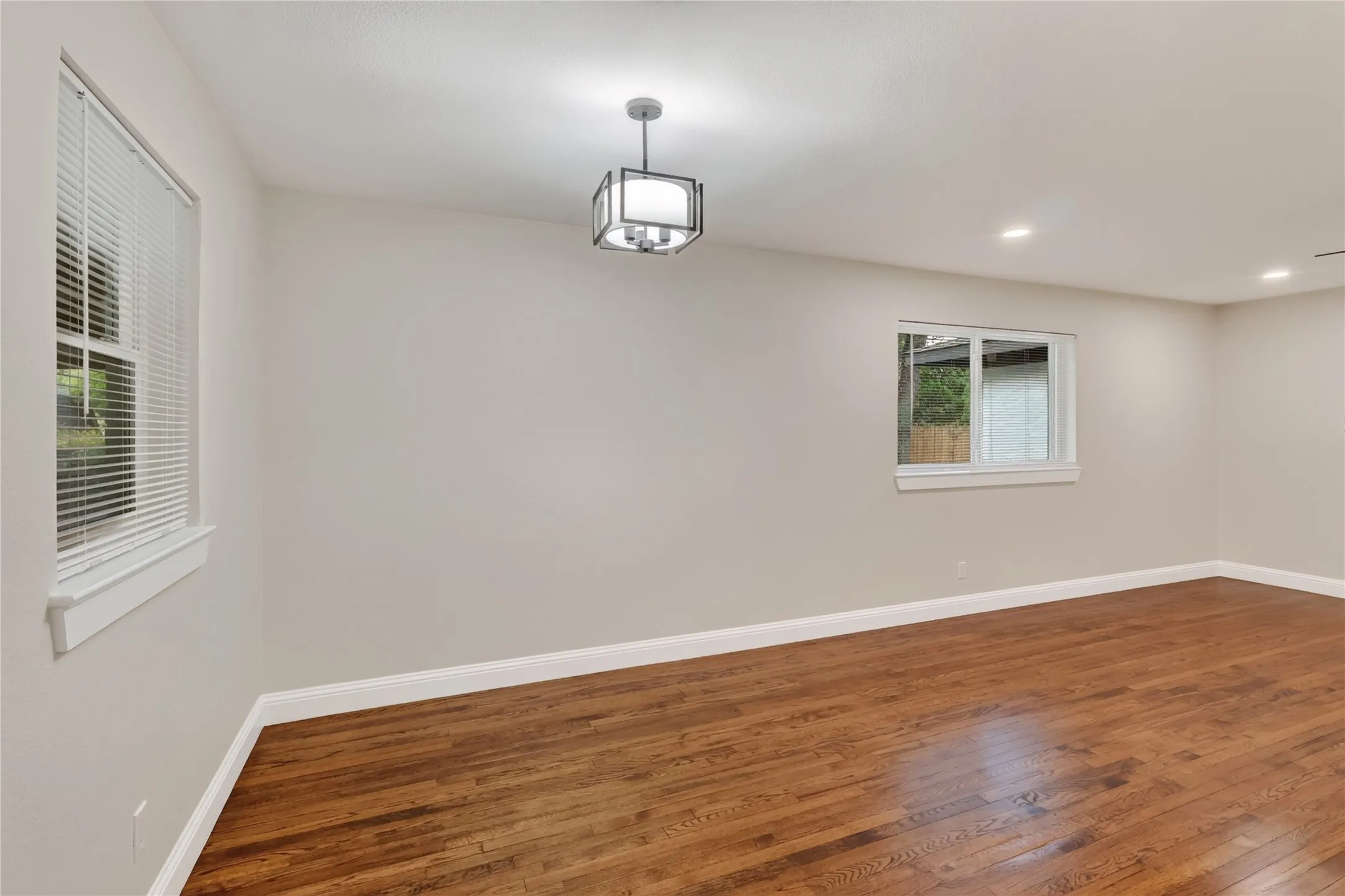Single Family Residence For Sale in Dallas County , 603 Warren Street, Mesquite, Texas 75149, 3 Bedroom, 2 Bathroom, 1 Garage spaces, 1,319 Sqft, built in 1956, mls#21386067, Real Estate Agent in Mesquite, Homes For Sale in Dallas county, Homes For Sale in Mesquite, Realtor in Mesquite Texas, Real Estate Brokerage Independent Realty Texas, Luminita Cordes Realtor