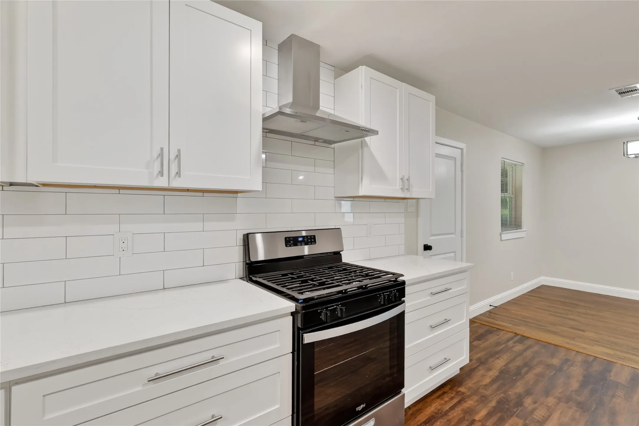 Single Family Residence For Sale in Dallas County , 603 Warren Street, Mesquite, Texas 75149, 3 Bedroom, 2 Bathroom, 1 Garage spaces, 1,319 Sqft, built in 1956, mls#21386067, Real Estate Agent in Mesquite, Homes For Sale in Dallas county, Homes For Sale in Mesquite, Realtor in Mesquite Texas, Real Estate Brokerage Independent Realty Texas, Luminita Cordes Realtor