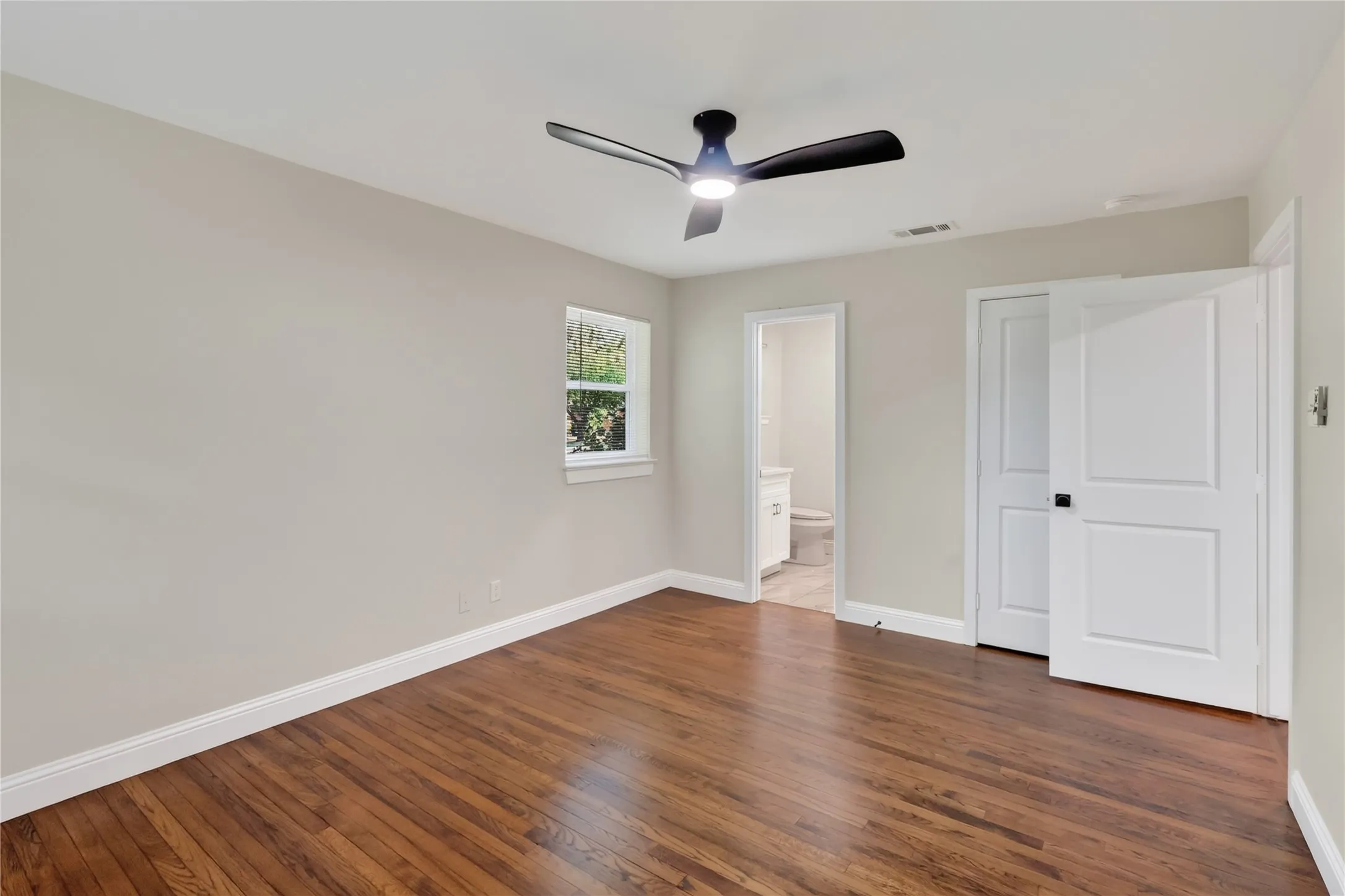 Single Family Residence For Sale in Dallas County , 603 Warren Street, Mesquite, Texas 75149, 3 Bedroom, 2 Bathroom, 1 Garage spaces, 1,319 Sqft, built in 1956, mls#21386067, Real Estate Agent in Mesquite, Homes For Sale in Dallas county, Homes For Sale in Mesquite, Realtor in Mesquite Texas, Real Estate Brokerage Independent Realty Texas, Luminita Cordes Realtor