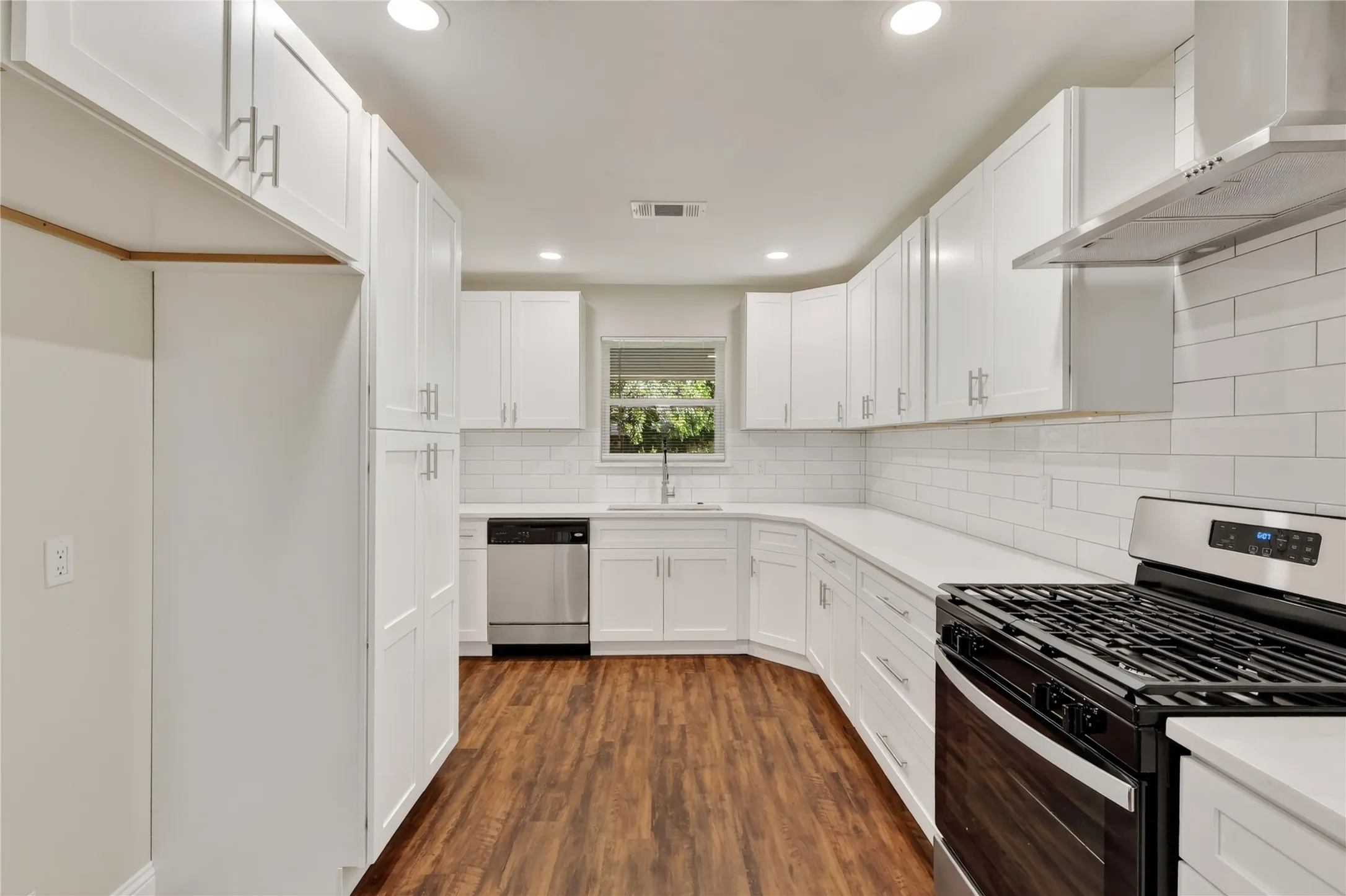 Single Family Residence For Sale in Dallas County , 603 Warren Street, Mesquite, Texas 75149, 3 Bedroom, 2 Bathroom, 1 Garage spaces, 1,319 Sqft, built in 1956, mls#21386067, Real Estate Agent in Mesquite, Homes For Sale in Dallas county, Homes For Sale in Mesquite, Realtor in Mesquite Texas, Real Estate Brokerage Independent Realty Texas, Luminita Cordes Realtor