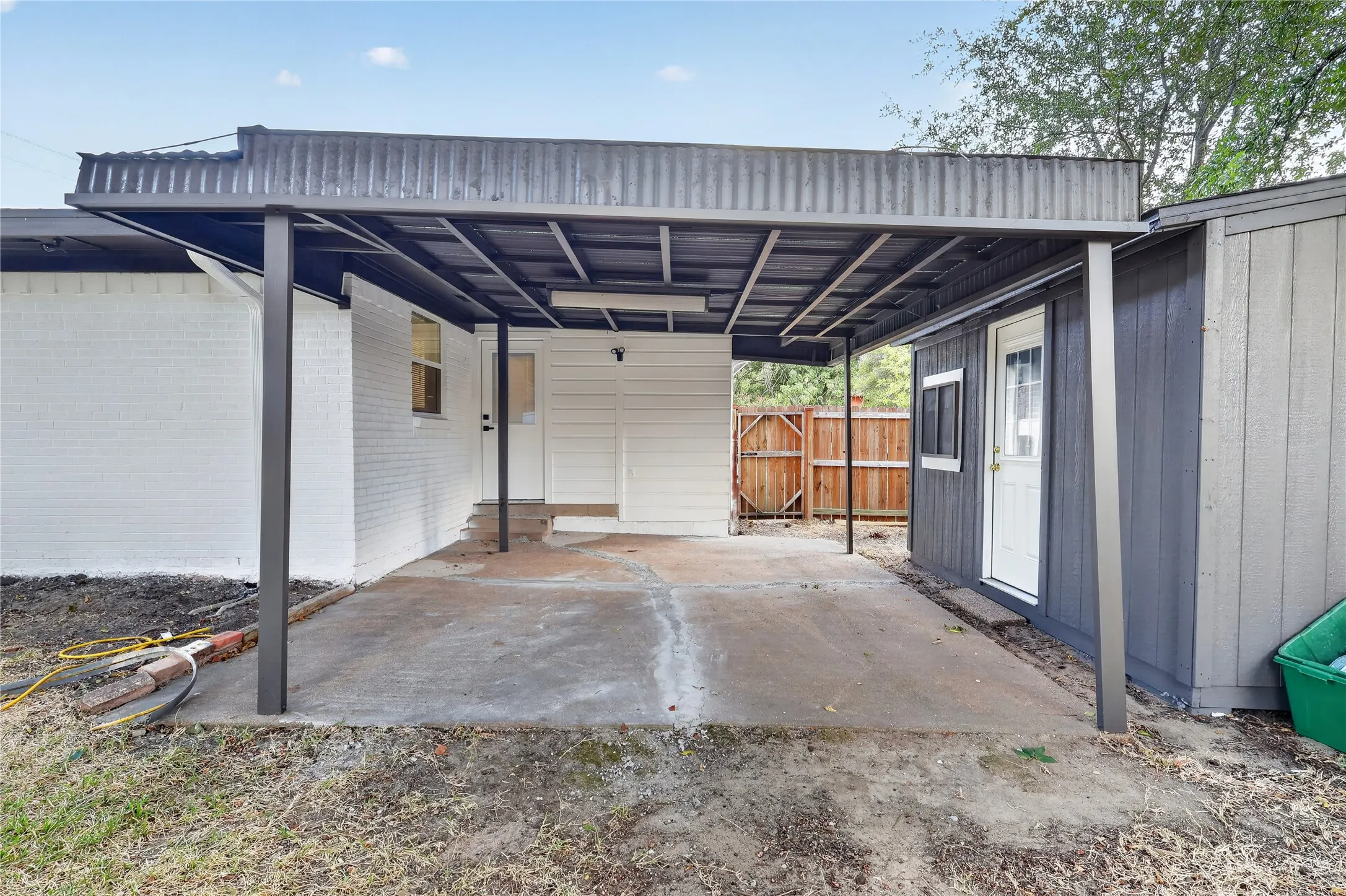 Single Family Residence For Sale in Dallas County , 603 Warren Street, Mesquite, Texas 75149, 3 Bedroom, 2 Bathroom, 1 Garage spaces, 1,319 Sqft, built in 1956, mls#21386067, Real Estate Agent in Mesquite, Homes For Sale in Dallas county, Homes For Sale in Mesquite, Realtor in Mesquite Texas, Real Estate Brokerage Independent Realty Texas, Luminita Cordes Realtor