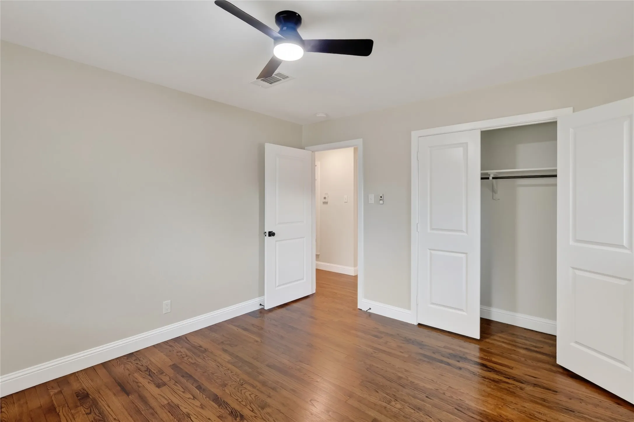 Single Family Residence For Sale in Dallas County , 603 Warren Street, Mesquite, Texas 75149, 3 Bedroom, 2 Bathroom, 1 Garage spaces, 1,319 Sqft, built in 1956, mls#21386067, Real Estate Agent in Mesquite, Homes For Sale in Dallas county, Homes For Sale in Mesquite, Realtor in Mesquite Texas, Real Estate Brokerage Independent Realty Texas, Luminita Cordes Realtor