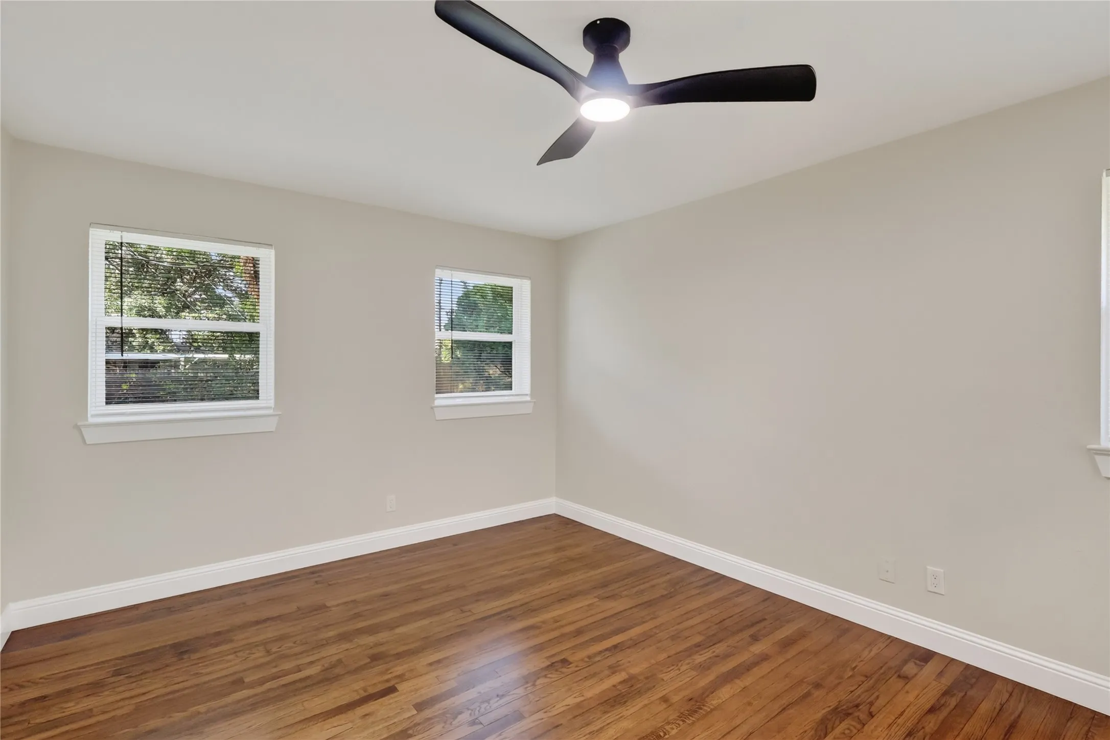 Single Family Residence For Sale in Dallas County , 603 Warren Street, Mesquite, Texas 75149, 3 Bedroom, 2 Bathroom, 1 Garage spaces, 1,319 Sqft, built in 1956, mls#21386067, Real Estate Agent in Mesquite, Homes For Sale in Dallas county, Homes For Sale in Mesquite, Realtor in Mesquite Texas, Real Estate Brokerage Independent Realty Texas, Luminita Cordes Realtor