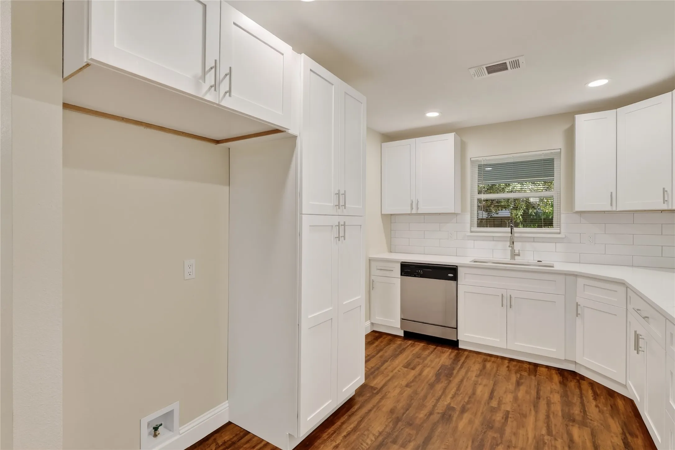 Single Family Residence For Sale in Dallas County , 603 Warren Street, Mesquite, Texas 75149, 3 Bedroom, 2 Bathroom, 1 Garage spaces, 1,319 Sqft, built in 1956, mls#21386067, Real Estate Agent in Mesquite, Homes For Sale in Dallas county, Homes For Sale in Mesquite, Realtor in Mesquite Texas, Real Estate Brokerage Independent Realty Texas, Luminita Cordes Realtor