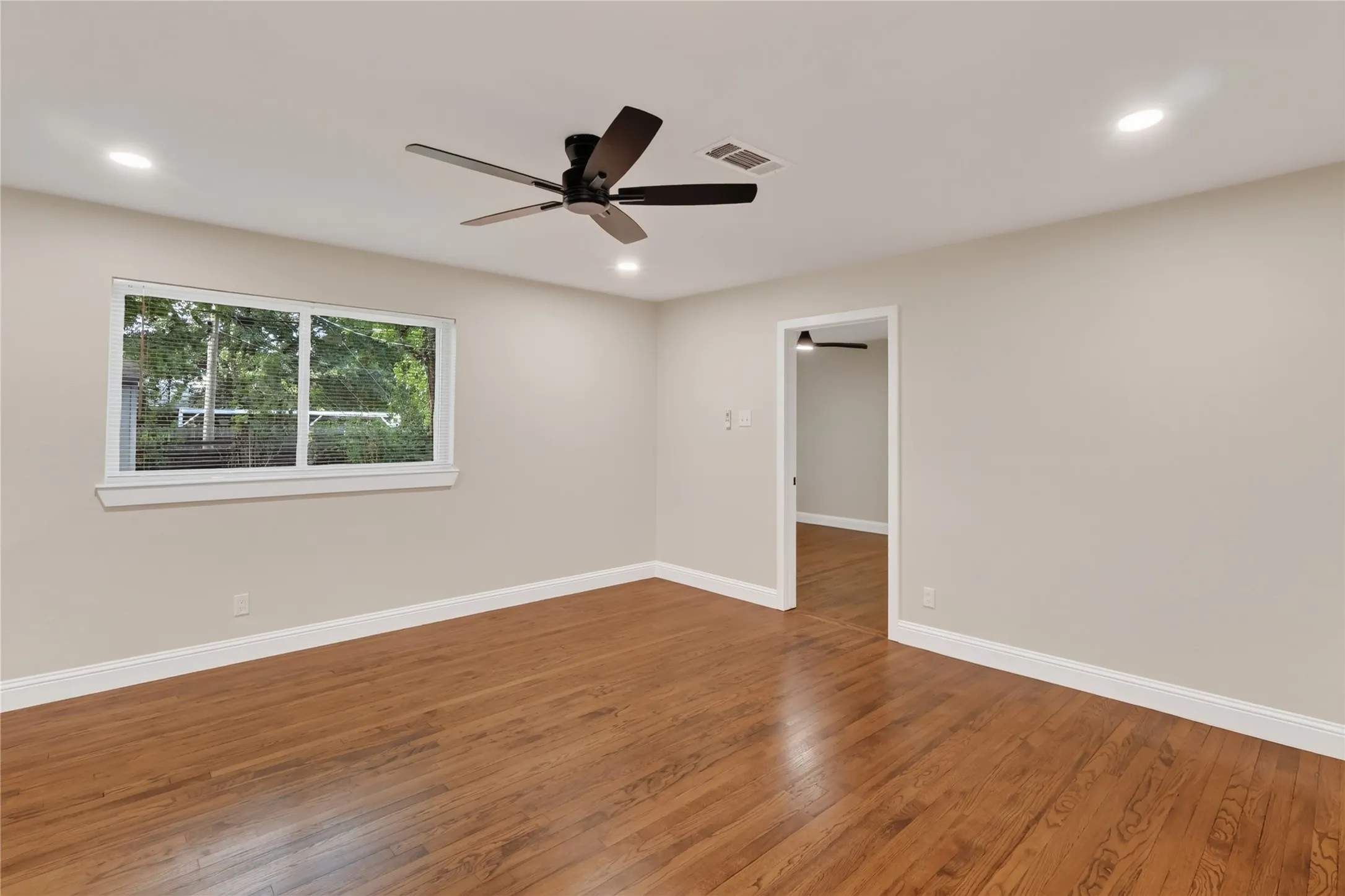 Single Family Residence For Sale in Dallas County , 603 Warren Street, Mesquite, Texas 75149, 3 Bedroom, 2 Bathroom, 1 Garage spaces, 1,319 Sqft, built in 1956, mls#21386067, Real Estate Agent in Mesquite, Homes For Sale in Dallas county, Homes For Sale in Mesquite, Realtor in Mesquite Texas, Real Estate Brokerage Independent Realty Texas, Luminita Cordes Realtor