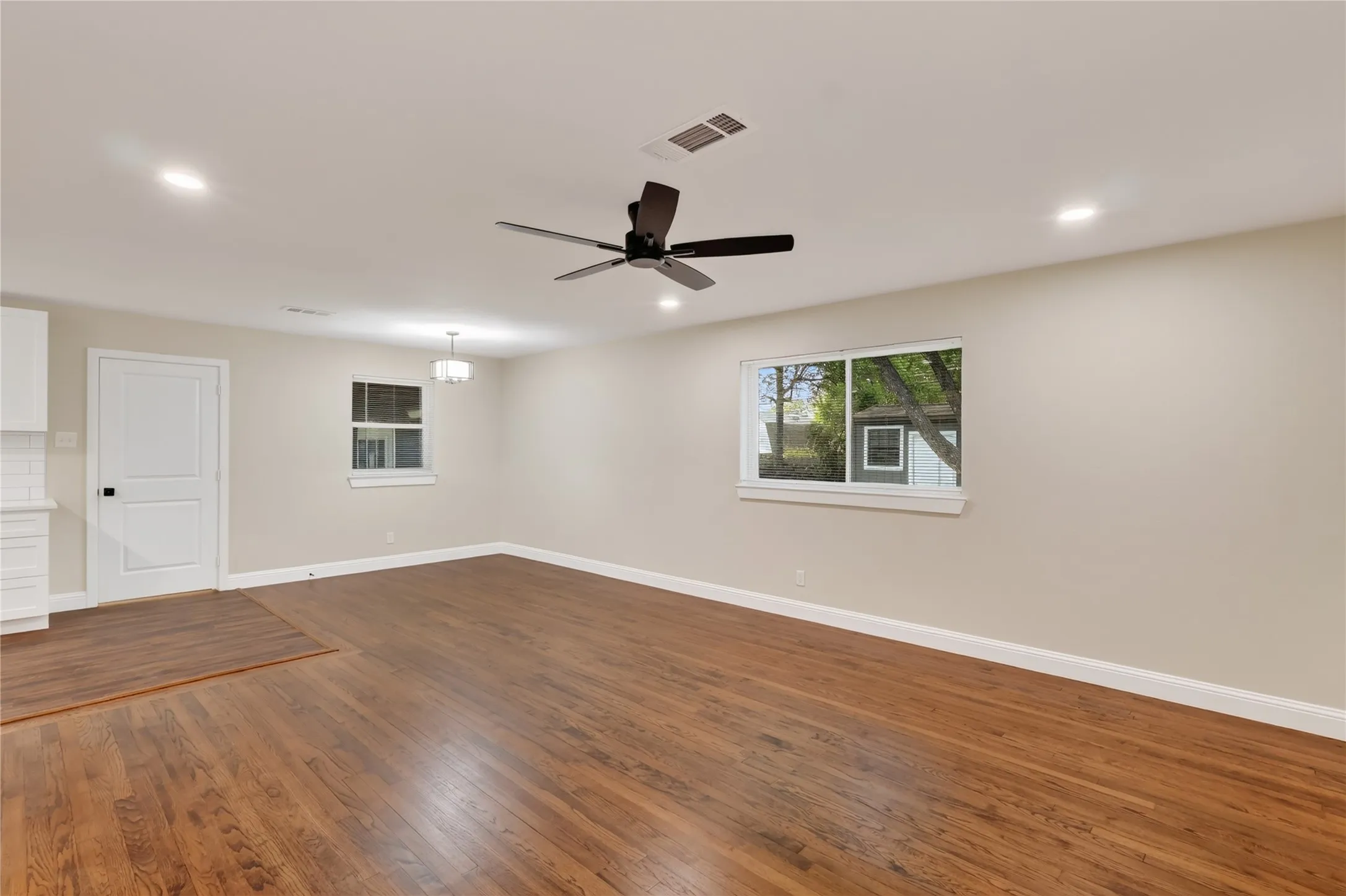 Single Family Residence For Sale in Dallas County , 603 Warren Street, Mesquite, Texas 75149, 3 Bedroom, 2 Bathroom, 1 Garage spaces, 1,319 Sqft, built in 1956, mls#21386067, Real Estate Agent in Mesquite, Homes For Sale in Dallas county, Homes For Sale in Mesquite, Realtor in Mesquite Texas, Real Estate Brokerage Independent Realty Texas, Luminita Cordes Realtor
