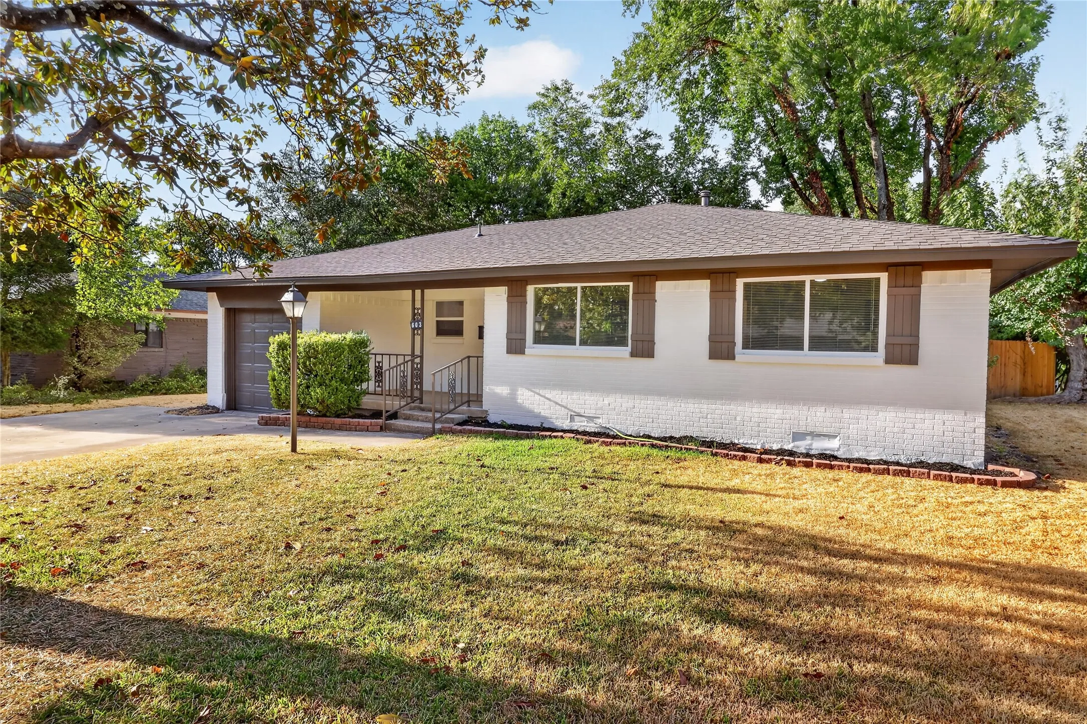 Single Family Residence For Sale in Dallas County , 603 Warren Street, Mesquite, Texas 75149, 3 Bedroom, 2 Bathroom, 1 Garage spaces, 1,319 Sqft, built in 1956, mls#21386067, Real Estate Agent in Mesquite, Homes For Sale in Dallas county, Homes For Sale in Mesquite, Realtor in Mesquite Texas, Real Estate Brokerage Independent Realty Texas, Luminita Cordes Realtor