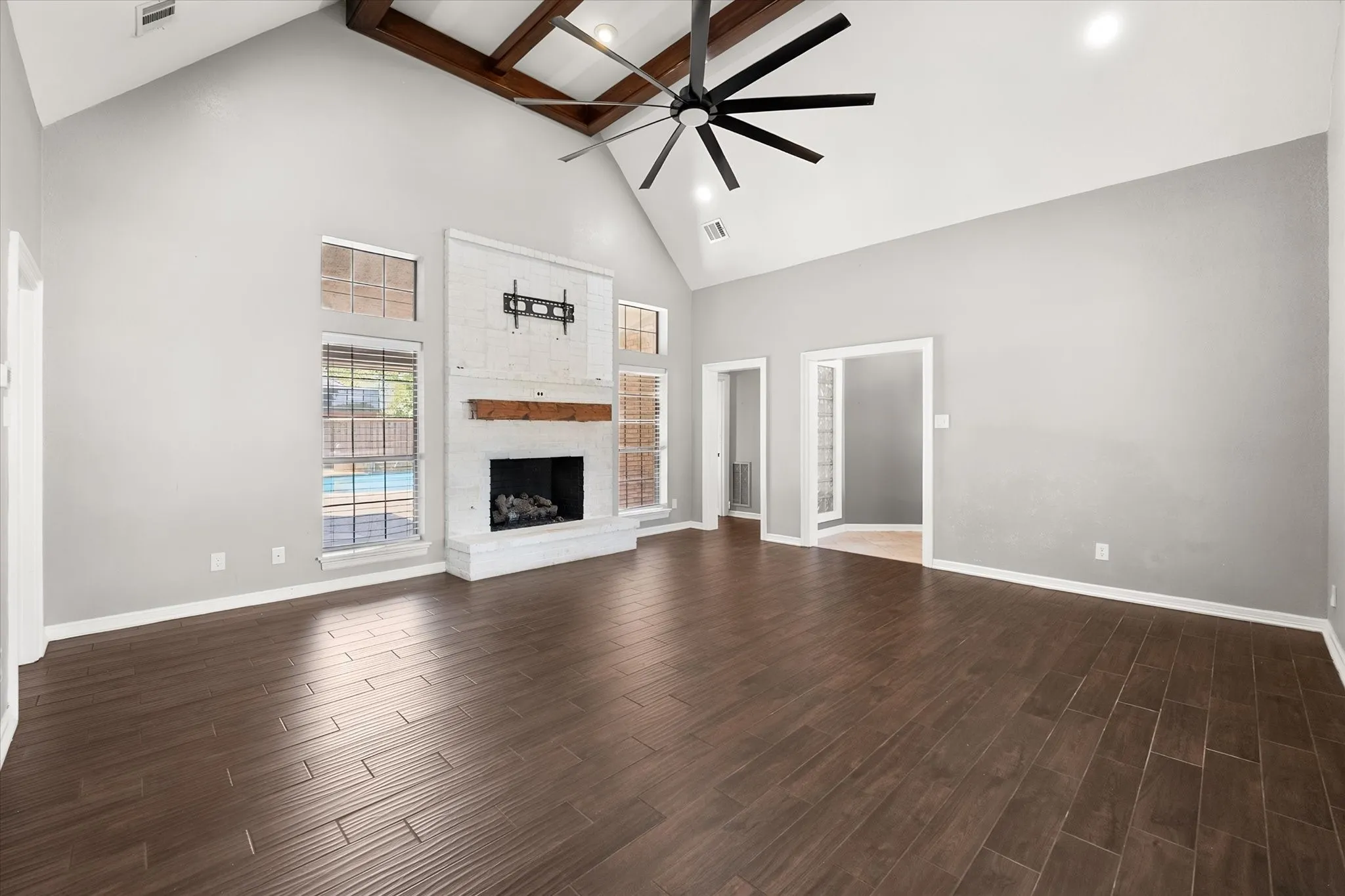 Single Family Residence For Rent in Dallas County , 523 Cooper Street, Grand Prairie, Texas 75052, 3 Bedroom, 3 Bathroom, 2 Garage spaces, 2,221 Sqft, built in 1985, mls#21386046, Real Estate Agent in Grand Prairie, Homes For Rent in Dallas county, Homes For Rent in Grand Prairie, Realtor in Grand Prairie Texas, Real Estate Brokerage Independent Realty Texas, Luminita Cordes Realtor