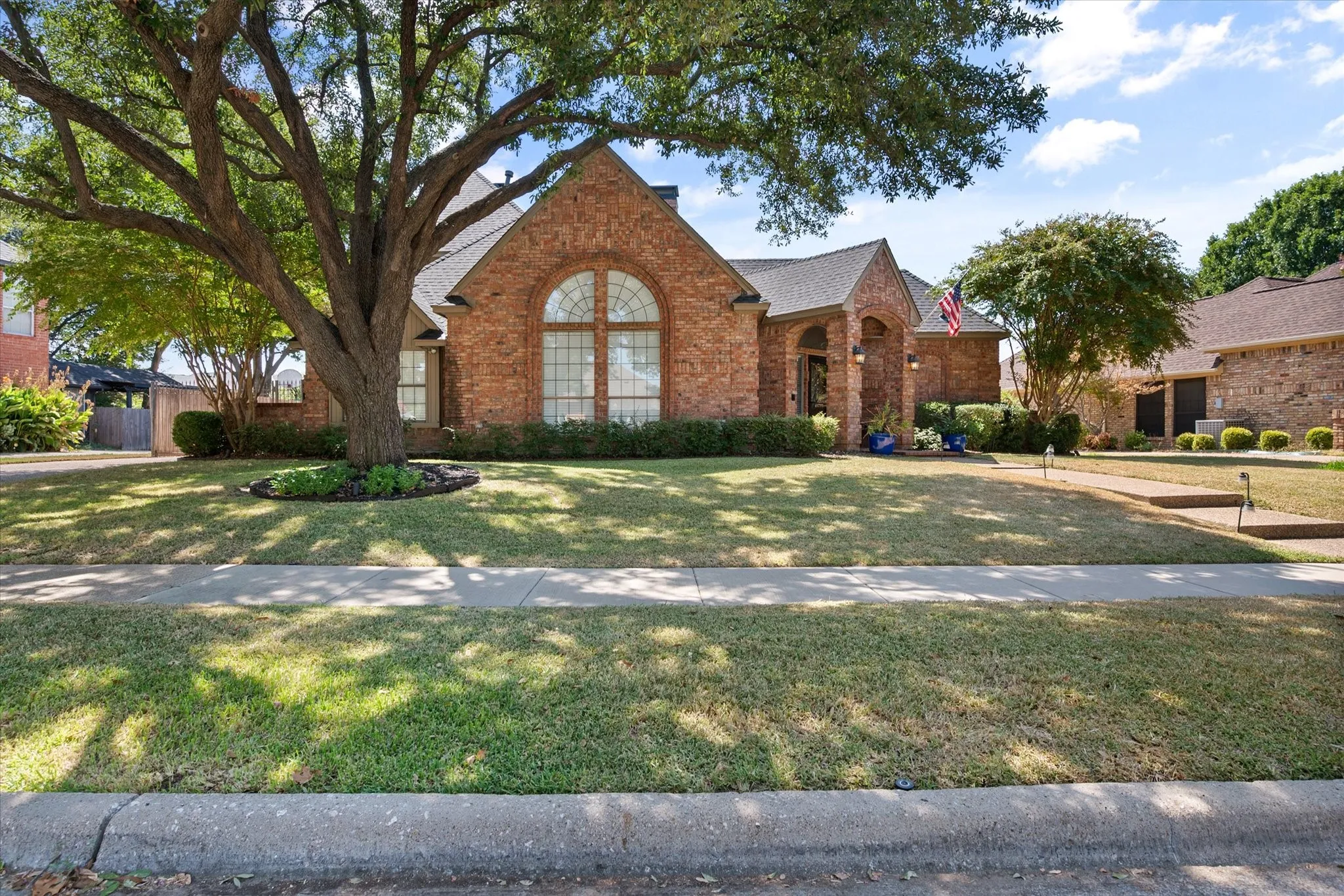 Single Family Residence For Rent in Dallas County , 523 Cooper Street, Grand Prairie, Texas 75052, 3 Bedroom, 3 Bathroom, 2 Garage spaces, 2,221 Sqft, built in 1985, mls#21386046, Real Estate Agent in Grand Prairie, Homes For Rent in Dallas county, Homes For Rent in Grand Prairie, Realtor in Grand Prairie Texas, Real Estate Brokerage Independent Realty Texas, Luminita Cordes Realtor