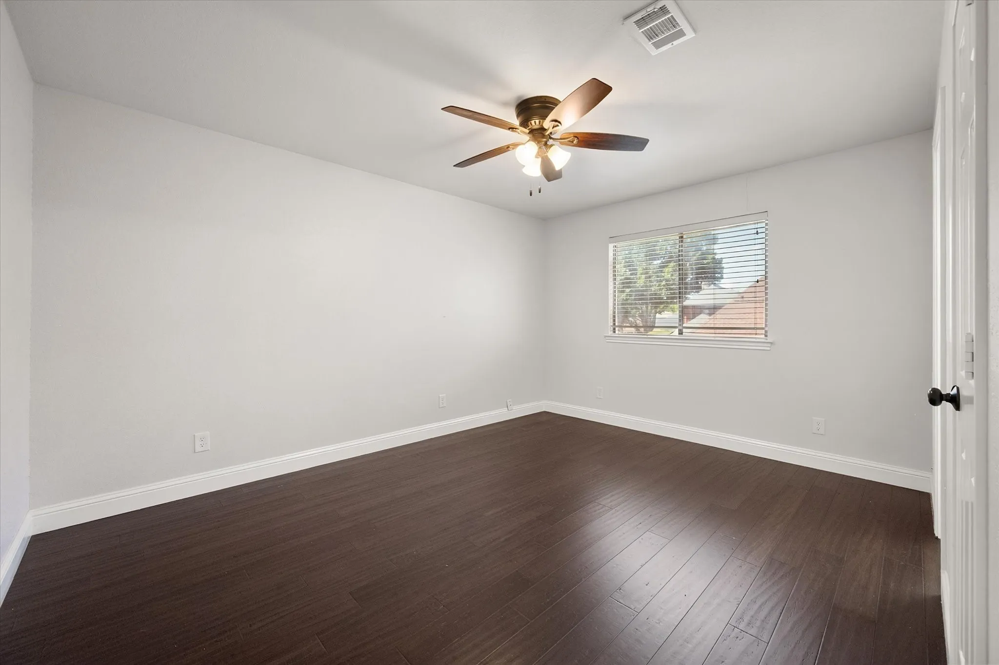 Single Family Residence For Rent in Dallas County , 523 Cooper Street, Grand Prairie, Texas 75052, 3 Bedroom, 3 Bathroom, 2 Garage spaces, 2,221 Sqft, built in 1985, mls#21386046, Real Estate Agent in Grand Prairie, Homes For Rent in Dallas county, Homes For Rent in Grand Prairie, Realtor in Grand Prairie Texas, Real Estate Brokerage Independent Realty Texas, Luminita Cordes Realtor