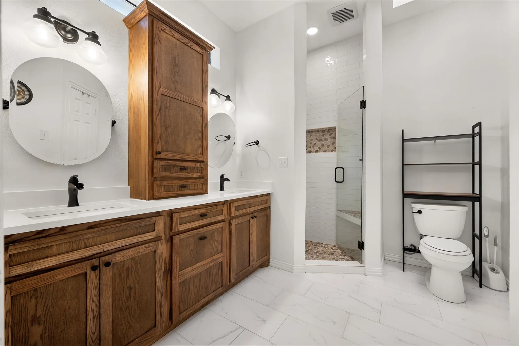 Single Family Residence For Rent in Dallas County , 523 Cooper Street, Grand Prairie, Texas 75052, 3 Bedroom, 3 Bathroom, 2 Garage spaces, 2,221 Sqft, built in 1985, mls#21386046, Real Estate Agent in Grand Prairie, Homes For Rent in Dallas county, Homes For Rent in Grand Prairie, Realtor in Grand Prairie Texas, Real Estate Brokerage Independent Realty Texas, Luminita Cordes Realtor