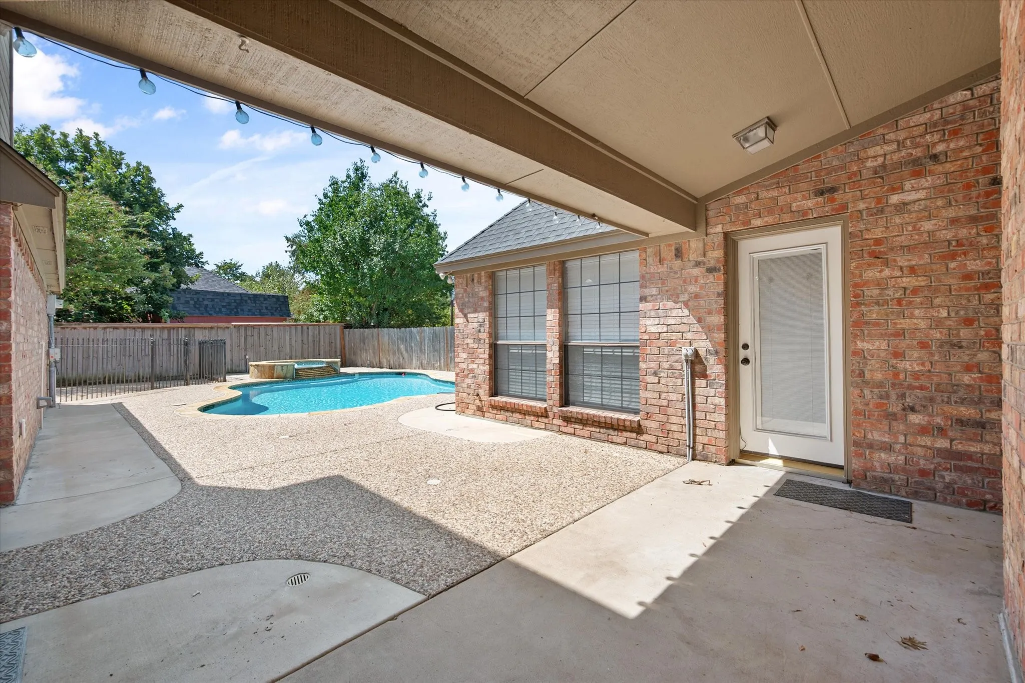 Single Family Residence For Rent in Dallas County , 523 Cooper Street, Grand Prairie, Texas 75052, 3 Bedroom, 3 Bathroom, 2 Garage spaces, 2,221 Sqft, built in 1985, mls#21386046, Real Estate Agent in Grand Prairie, Homes For Rent in Dallas county, Homes For Rent in Grand Prairie, Realtor in Grand Prairie Texas, Real Estate Brokerage Independent Realty Texas, Luminita Cordes Realtor