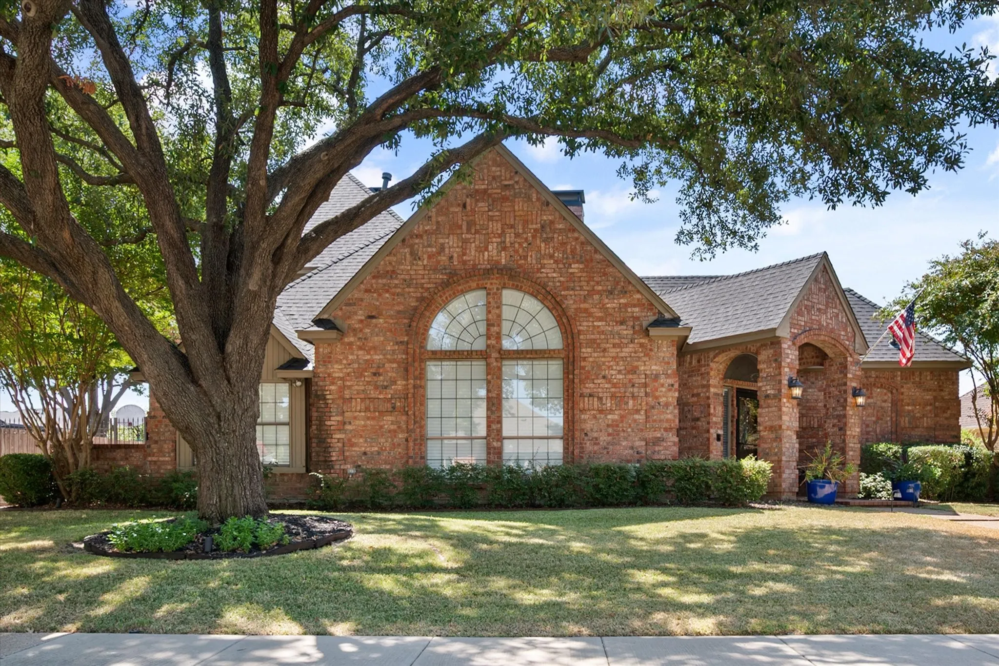 Single Family Residence For Rent in Dallas County , 523 Cooper Street, Grand Prairie, Texas 75052, 3 Bedroom, 3 Bathroom, 2 Garage spaces, 2,221 Sqft, built in 1985, mls#21386046, Real Estate Agent in Grand Prairie, Homes For Rent in Dallas county, Homes For Rent in Grand Prairie, Realtor in Grand Prairie Texas, Real Estate Brokerage Independent Realty Texas, Luminita Cordes Realtor