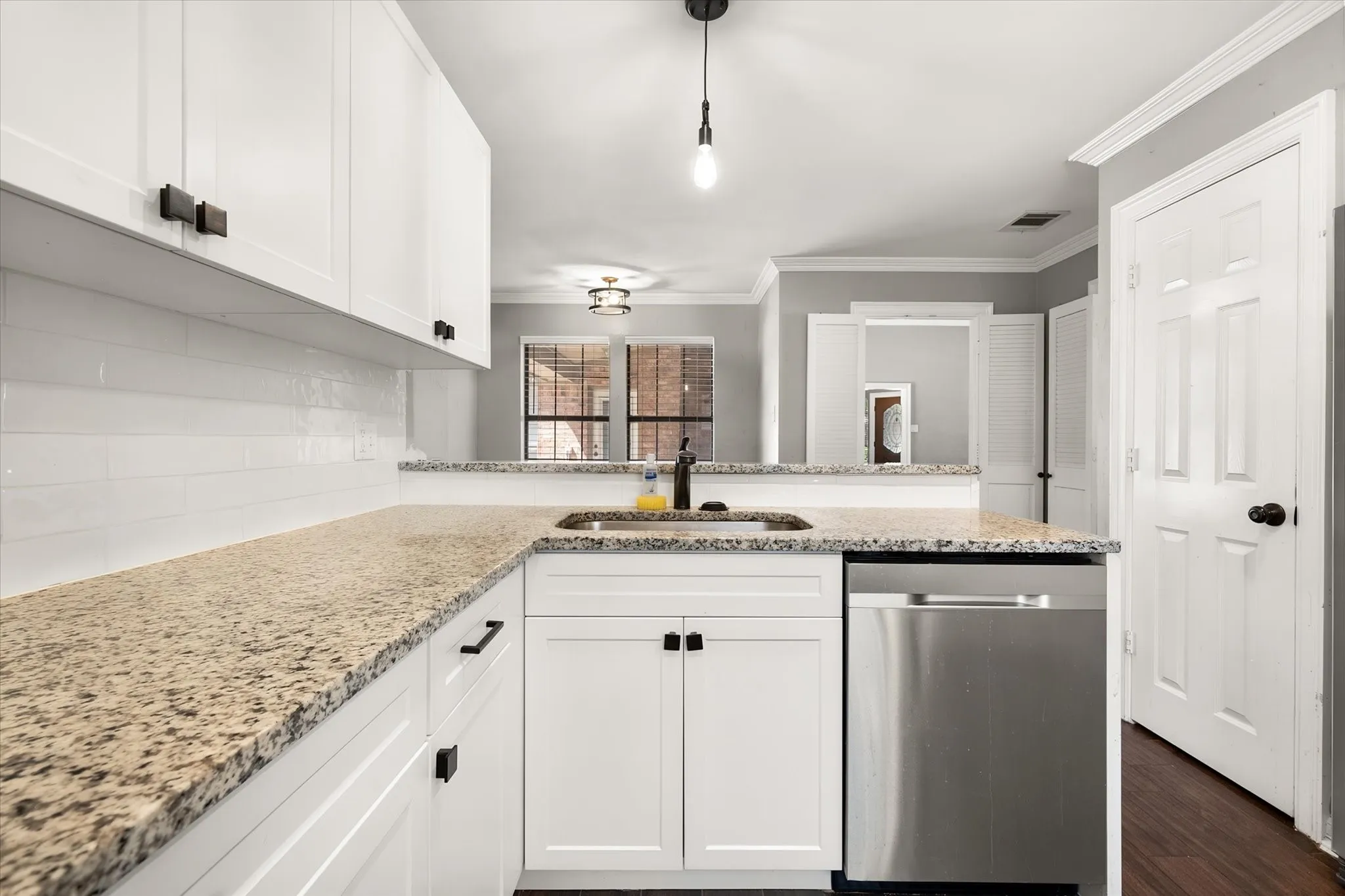 Single Family Residence For Rent in Dallas County , 523 Cooper Street, Grand Prairie, Texas 75052, 3 Bedroom, 3 Bathroom, 2 Garage spaces, 2,221 Sqft, built in 1985, mls#21386046, Real Estate Agent in Grand Prairie, Homes For Rent in Dallas county, Homes For Rent in Grand Prairie, Realtor in Grand Prairie Texas, Real Estate Brokerage Independent Realty Texas, Luminita Cordes Realtor