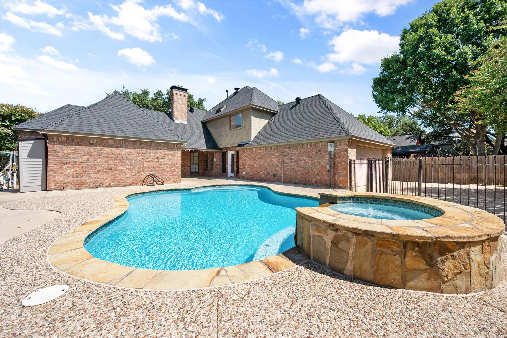 Single Family Residence For Rent in Dallas County , 523 Cooper Street, Grand Prairie, Texas 75052, 3 Bedroom, 3 Bathroom, 2 Garage spaces, 2,221 Sqft, built in 1985, mls#21386046, Real Estate Agent in Grand Prairie, Homes For Rent in Dallas county, Homes For Rent in Grand Prairie, Realtor in Grand Prairie Texas, Real Estate Brokerage Independent Realty Texas, Luminita Cordes Realtor