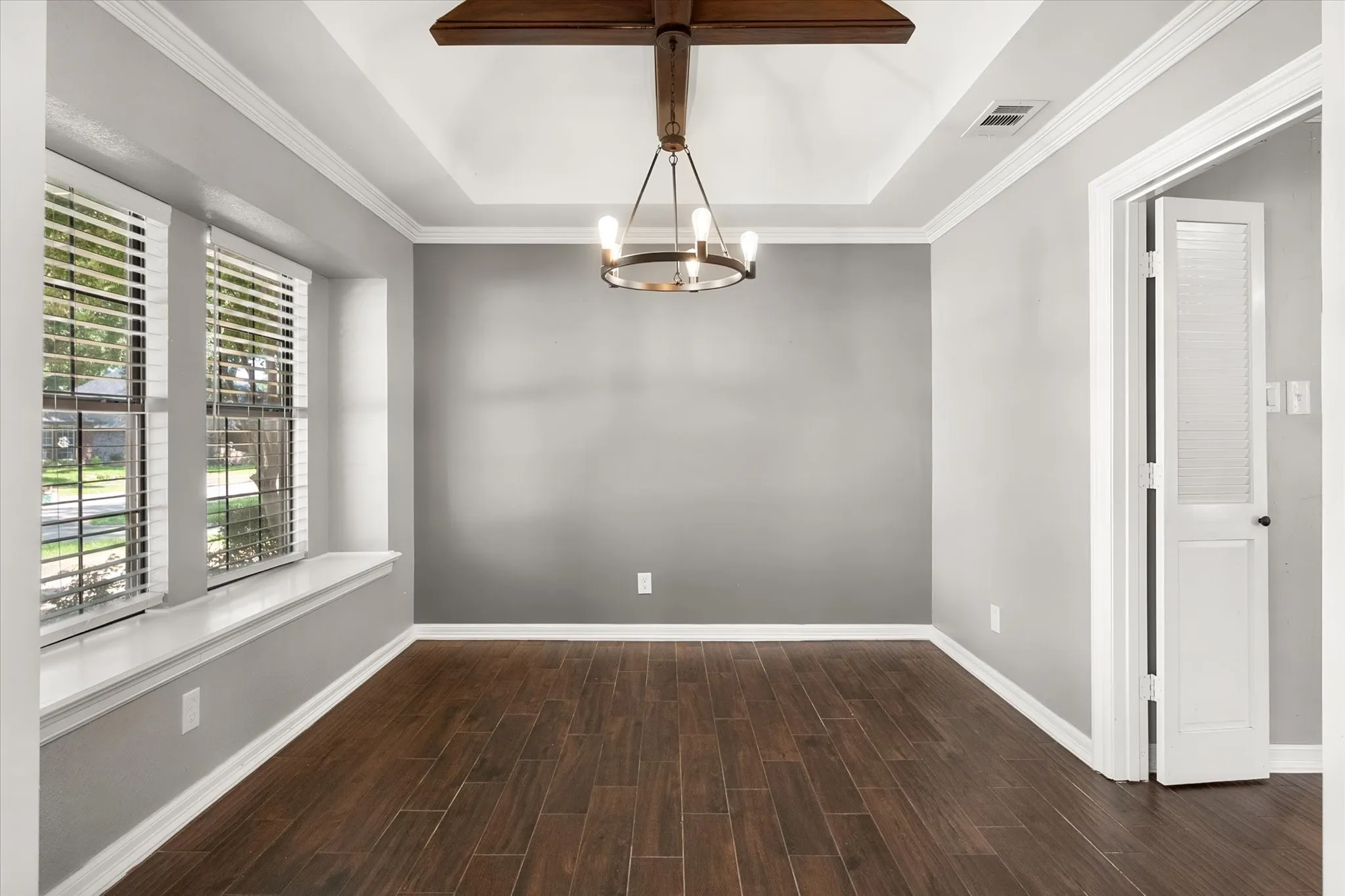Single Family Residence For Rent in Dallas County , 523 Cooper Street, Grand Prairie, Texas 75052, 3 Bedroom, 3 Bathroom, 2 Garage spaces, 2,221 Sqft, built in 1985, mls#21386046, Real Estate Agent in Grand Prairie, Homes For Rent in Dallas county, Homes For Rent in Grand Prairie, Realtor in Grand Prairie Texas, Real Estate Brokerage Independent Realty Texas, Luminita Cordes Realtor