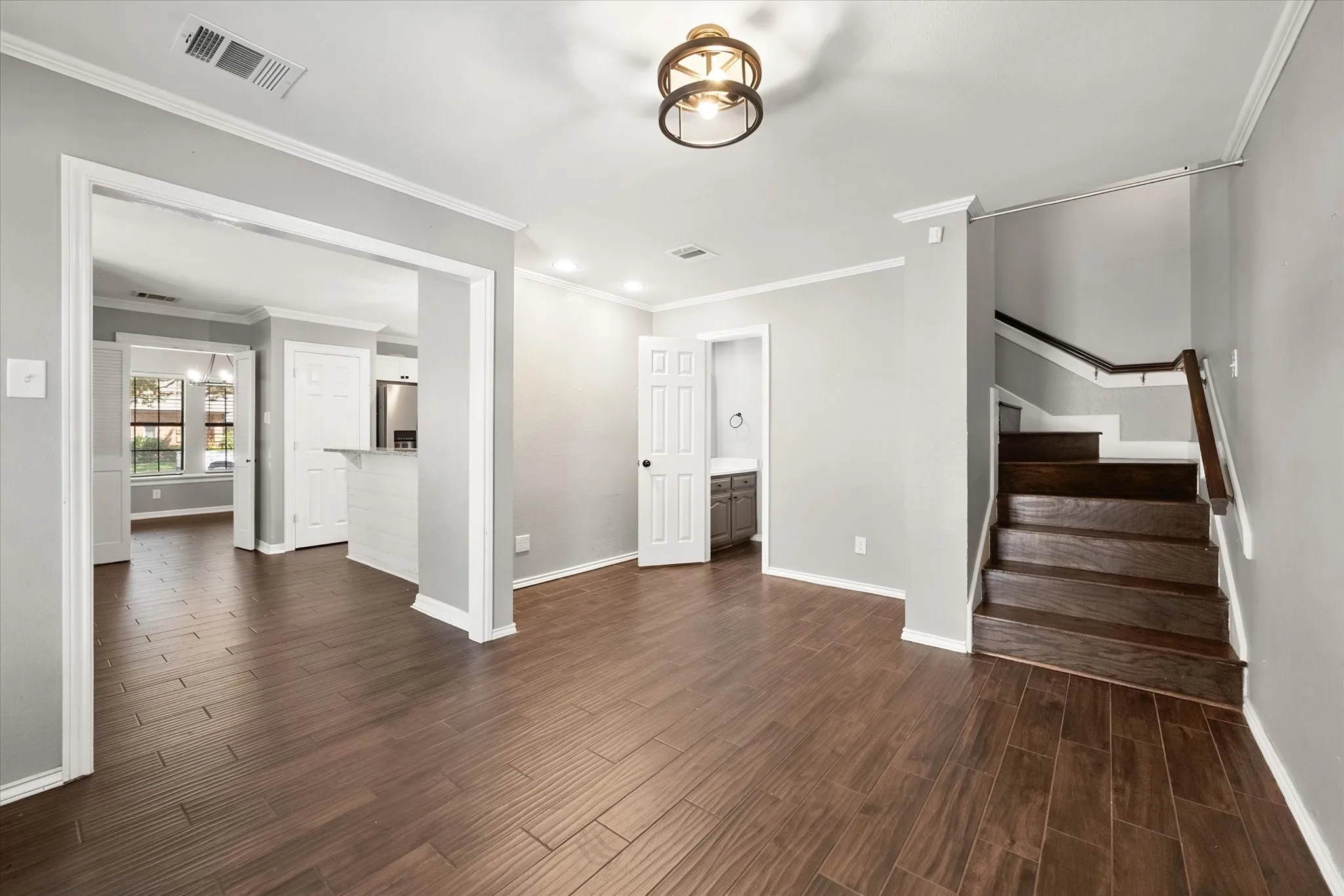 Single Family Residence For Rent in Dallas County , 523 Cooper Street, Grand Prairie, Texas 75052, 3 Bedroom, 3 Bathroom, 2 Garage spaces, 2,221 Sqft, built in 1985, mls#21386046, Real Estate Agent in Grand Prairie, Homes For Rent in Dallas county, Homes For Rent in Grand Prairie, Realtor in Grand Prairie Texas, Real Estate Brokerage Independent Realty Texas, Luminita Cordes Realtor