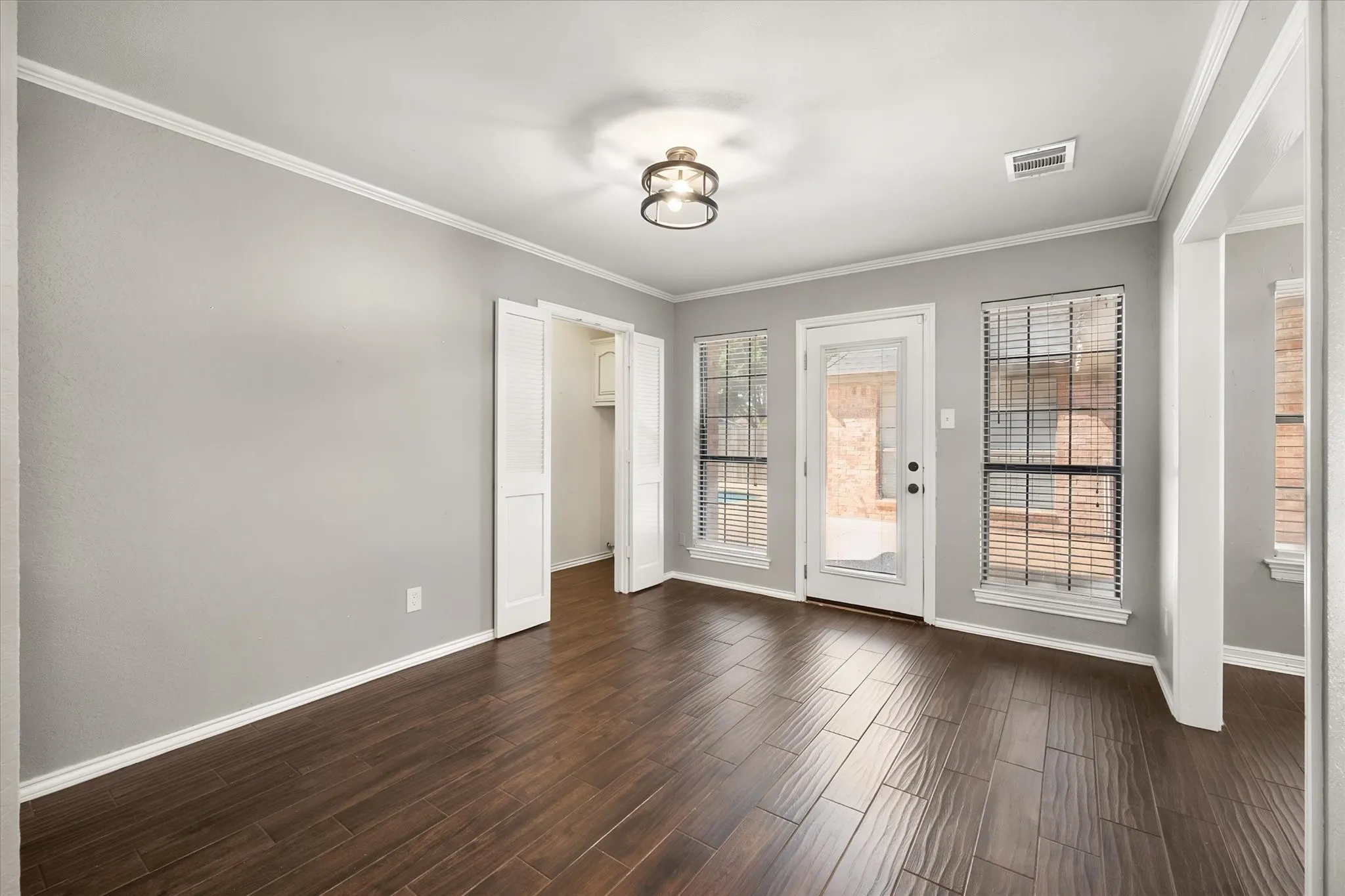 Single Family Residence For Rent in Dallas County , 523 Cooper Street, Grand Prairie, Texas 75052, 3 Bedroom, 3 Bathroom, 2 Garage spaces, 2,221 Sqft, built in 1985, mls#21386046, Real Estate Agent in Grand Prairie, Homes For Rent in Dallas county, Homes For Rent in Grand Prairie, Realtor in Grand Prairie Texas, Real Estate Brokerage Independent Realty Texas, Luminita Cordes Realtor