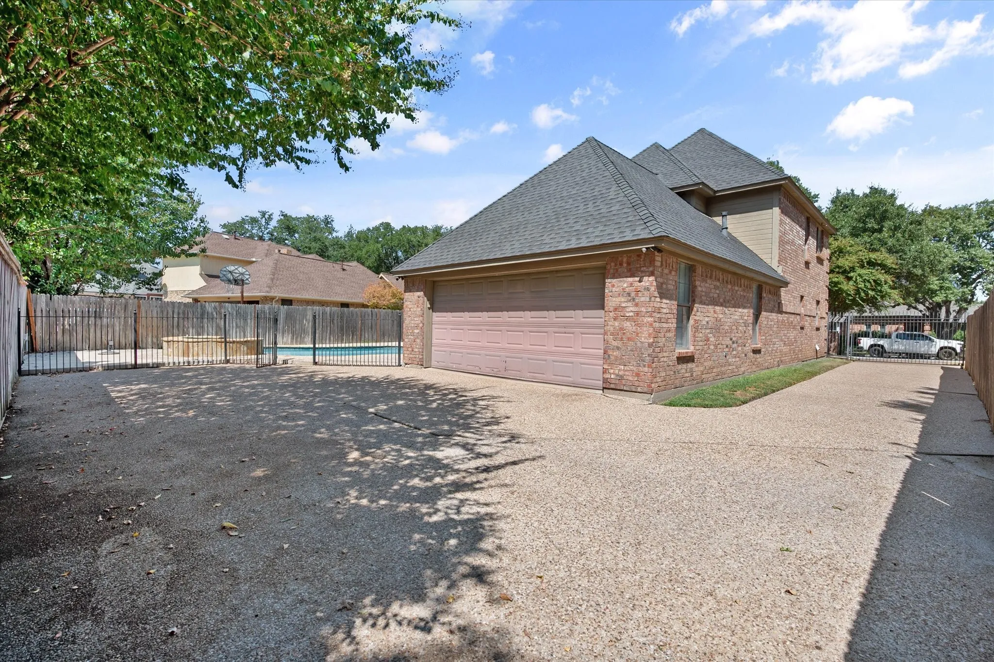 Single Family Residence For Rent in Dallas County , 523 Cooper Street, Grand Prairie, Texas 75052, 3 Bedroom, 3 Bathroom, 2 Garage spaces, 2,221 Sqft, built in 1985, mls#21386046, Real Estate Agent in Grand Prairie, Homes For Rent in Dallas county, Homes For Rent in Grand Prairie, Realtor in Grand Prairie Texas, Real Estate Brokerage Independent Realty Texas, Luminita Cordes Realtor