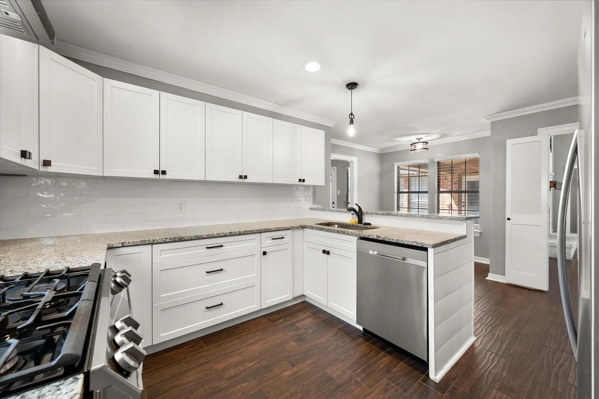 Single Family Residence For Rent in Dallas County , 523 Cooper Street, Grand Prairie, Texas 75052, 3 Bedroom, 3 Bathroom, 2 Garage spaces, 2,221 Sqft, built in 1985, mls#21386046, Real Estate Agent in Grand Prairie, Homes For Rent in Dallas county, Homes For Rent in Grand Prairie, Realtor in Grand Prairie Texas, Real Estate Brokerage Independent Realty Texas, Luminita Cordes Realtor