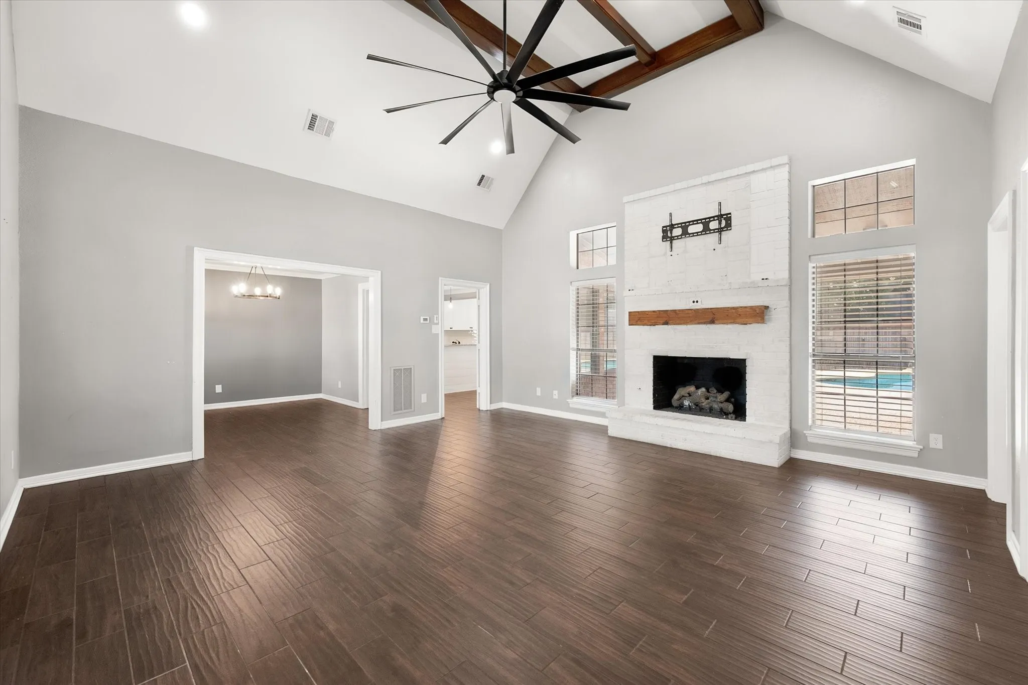 Single Family Residence For Rent in Dallas County , 523 Cooper Street, Grand Prairie, Texas 75052, 3 Bedroom, 3 Bathroom, 2 Garage spaces, 2,221 Sqft, built in 1985, mls#21386046, Real Estate Agent in Grand Prairie, Homes For Rent in Dallas county, Homes For Rent in Grand Prairie, Realtor in Grand Prairie Texas, Real Estate Brokerage Independent Realty Texas, Luminita Cordes Realtor