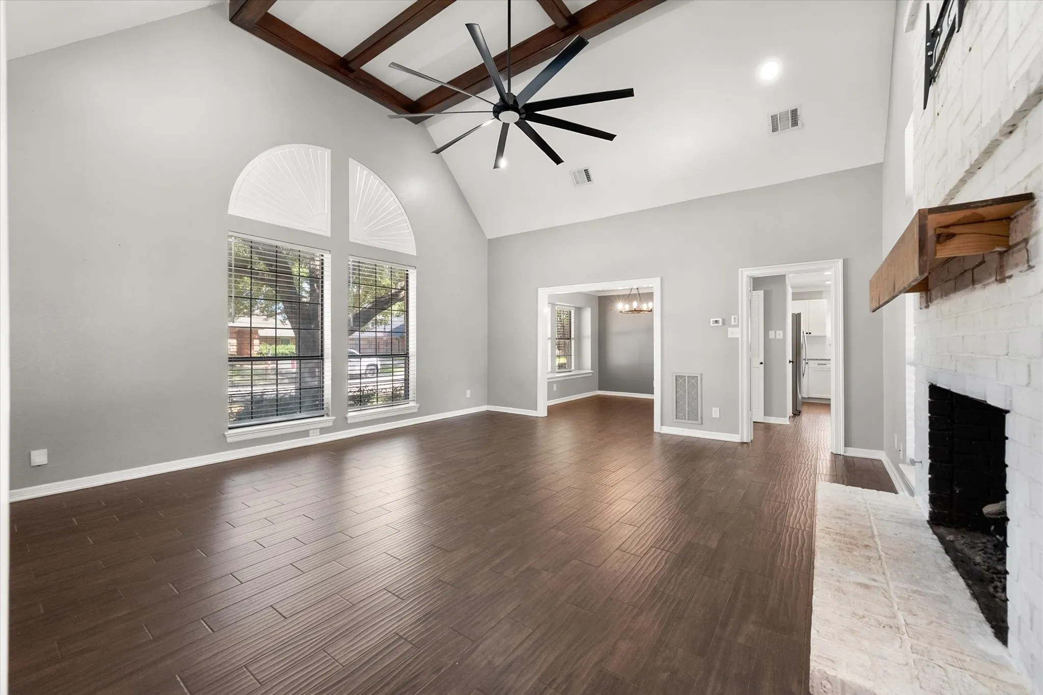 Single Family Residence For Rent in Dallas County , 523 Cooper Street, Grand Prairie, Texas 75052, 3 Bedroom, 3 Bathroom, 2 Garage spaces, 2,221 Sqft, built in 1985, mls#21386046, Real Estate Agent in Grand Prairie, Homes For Rent in Dallas county, Homes For Rent in Grand Prairie, Realtor in Grand Prairie Texas, Real Estate Brokerage Independent Realty Texas, Luminita Cordes Realtor