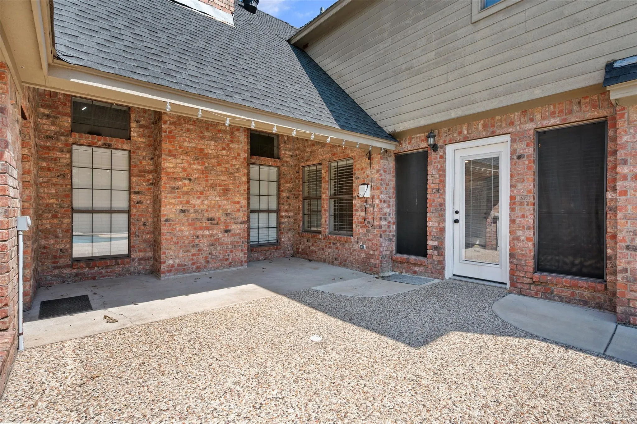 Single Family Residence For Rent in Dallas County , 523 Cooper Street, Grand Prairie, Texas 75052, 3 Bedroom, 3 Bathroom, 2 Garage spaces, 2,221 Sqft, built in 1985, mls#21386046, Real Estate Agent in Grand Prairie, Homes For Rent in Dallas county, Homes For Rent in Grand Prairie, Realtor in Grand Prairie Texas, Real Estate Brokerage Independent Realty Texas, Luminita Cordes Realtor