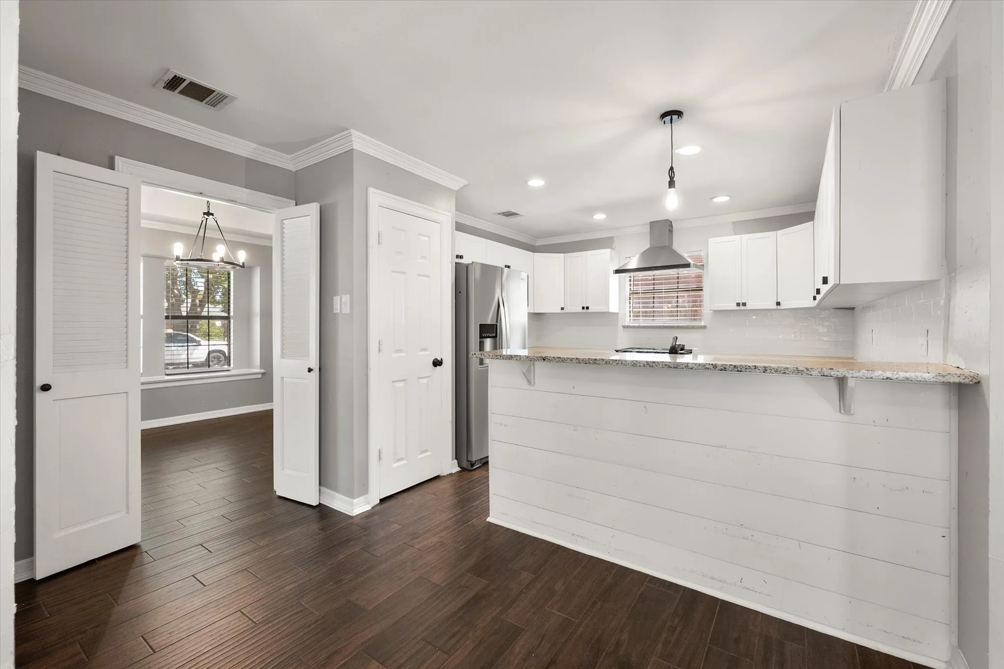 Single Family Residence For Rent in Dallas County , 523 Cooper Street, Grand Prairie, Texas 75052, 3 Bedroom, 3 Bathroom, 2 Garage spaces, 2,221 Sqft, built in 1985, mls#21386046, Real Estate Agent in Grand Prairie, Homes For Rent in Dallas county, Homes For Rent in Grand Prairie, Realtor in Grand Prairie Texas, Real Estate Brokerage Independent Realty Texas, Luminita Cordes Realtor