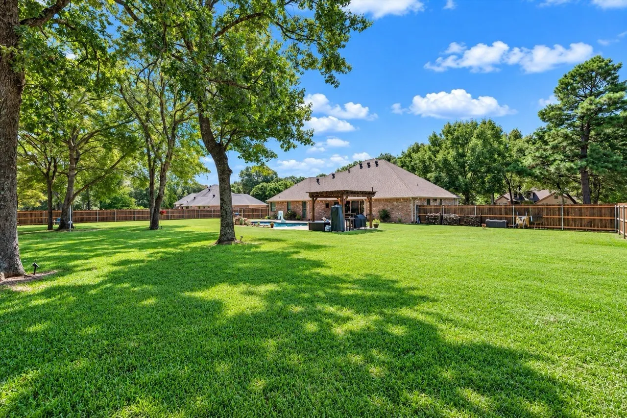 Single Family Residence For Sale in Smith County , 13630 Karah Lane, Lindale, Texas 75771, 4 Bedroom, 3 Bathroom, 2 Garage spaces, 2,782 Sqft, built in 2006, mls#21386093, Real Estate Agent in Lindale, Homes For Sale in Smith county, Homes For Sale in Lindale, Realtor in Lindale Texas, Real Estate Brokerage Independent Realty Texas, Luminita Cordes Realtor