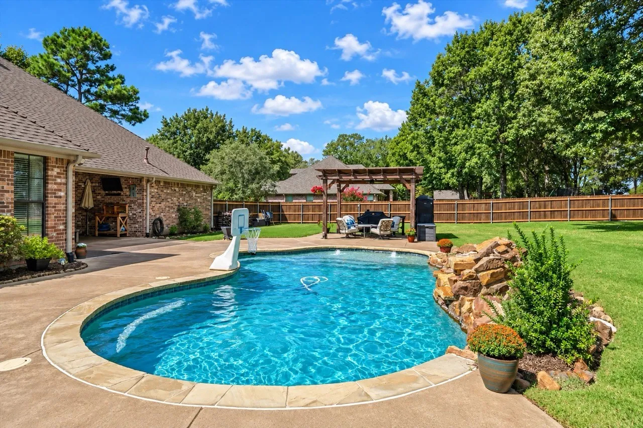 Single Family Residence For Sale in Smith County , 13630 Karah Lane, Lindale, Texas 75771, 4 Bedroom, 3 Bathroom, 2 Garage spaces, 2,782 Sqft, built in 2006, mls#21386093, Real Estate Agent in Lindale, Homes For Sale in Smith county, Homes For Sale in Lindale, Realtor in Lindale Texas, Real Estate Brokerage Independent Realty Texas, Luminita Cordes Realtor