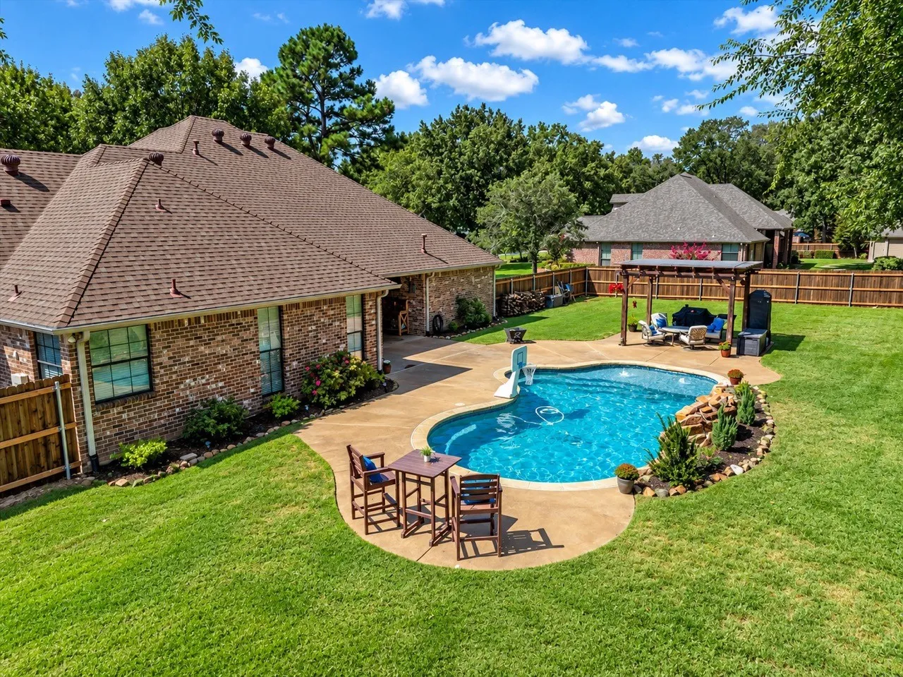 Single Family Residence For Sale in Smith County , 13630 Karah Lane, Lindale, Texas 75771, 4 Bedroom, 3 Bathroom, 2 Garage spaces, 2,782 Sqft, built in 2006, mls#21386093, Real Estate Agent in Lindale, Homes For Sale in Smith county, Homes For Sale in Lindale, Realtor in Lindale Texas, Real Estate Brokerage Independent Realty Texas, Luminita Cordes Realtor