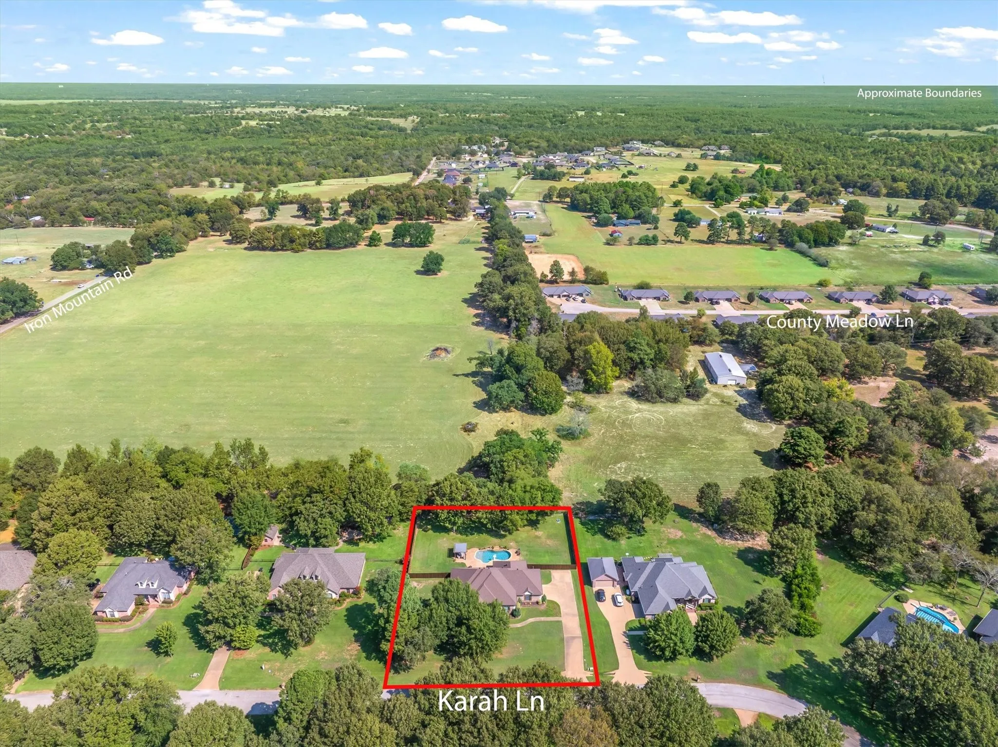 Single Family Residence For Sale in Smith County , 13630 Karah Lane, Lindale, Texas 75771, 4 Bedroom, 3 Bathroom, 2 Garage spaces, 2,782 Sqft, built in 2006, mls#21386093, Real Estate Agent in Lindale, Homes For Sale in Smith county, Homes For Sale in Lindale, Realtor in Lindale Texas, Real Estate Brokerage Independent Realty Texas, Luminita Cordes Realtor