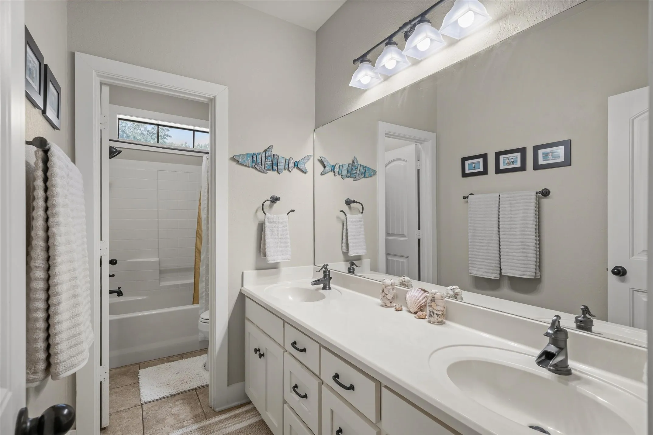 Single Family Residence For Sale in Smith County , 13630 Karah Lane, Lindale, Texas 75771, 4 Bedroom, 3 Bathroom, 2 Garage spaces, 2,782 Sqft, built in 2006, mls#21386093, Real Estate Agent in Lindale, Homes For Sale in Smith county, Homes For Sale in Lindale, Realtor in Lindale Texas, Real Estate Brokerage Independent Realty Texas, Luminita Cordes Realtor