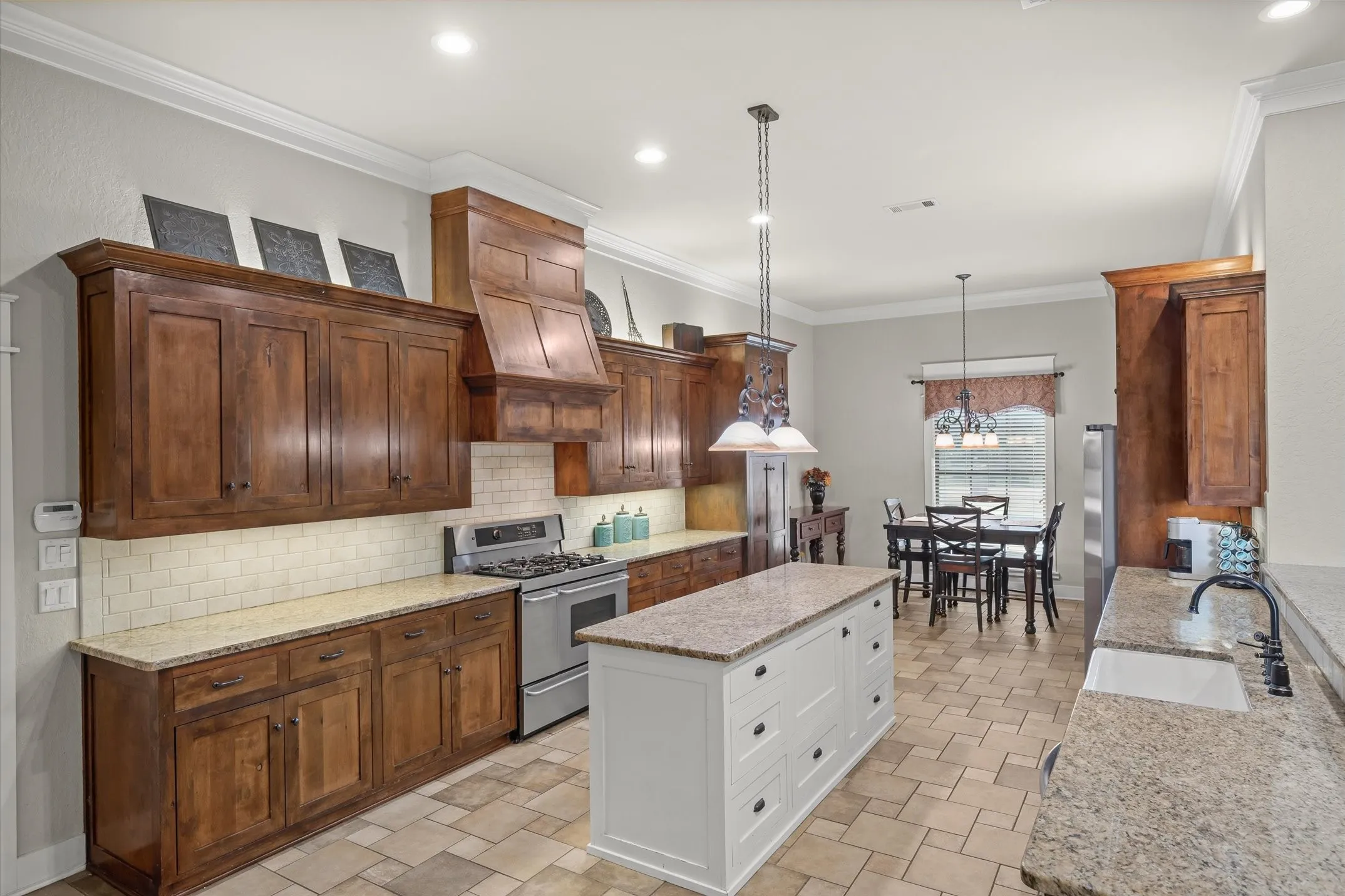 Single Family Residence For Sale in Smith County , 13630 Karah Lane, Lindale, Texas 75771, 4 Bedroom, 3 Bathroom, 2 Garage spaces, 2,782 Sqft, built in 2006, mls#21386093, Real Estate Agent in Lindale, Homes For Sale in Smith county, Homes For Sale in Lindale, Realtor in Lindale Texas, Real Estate Brokerage Independent Realty Texas, Luminita Cordes Realtor