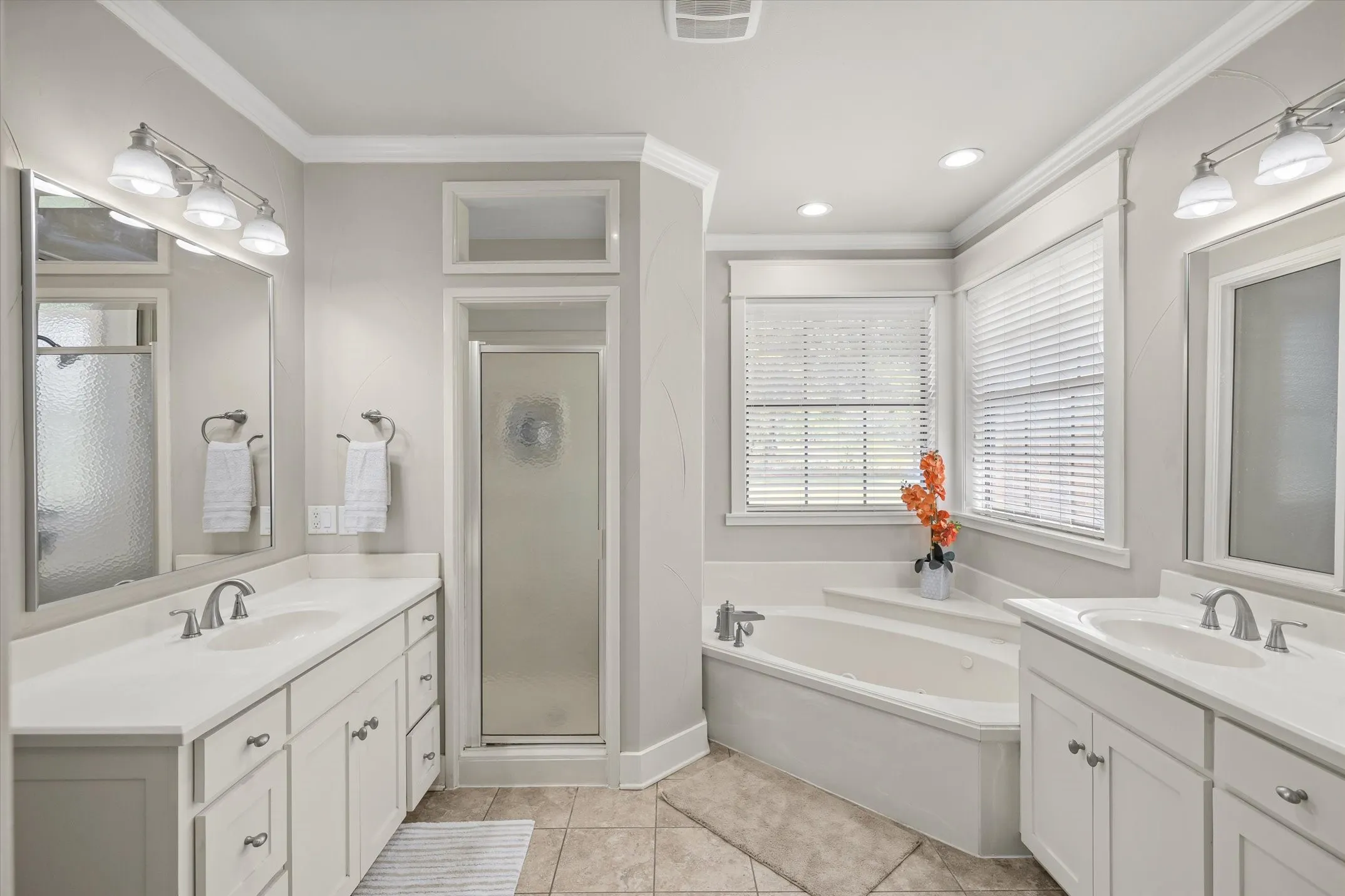 Single Family Residence For Sale in Smith County , 13630 Karah Lane, Lindale, Texas 75771, 4 Bedroom, 3 Bathroom, 2 Garage spaces, 2,782 Sqft, built in 2006, mls#21386093, Real Estate Agent in Lindale, Homes For Sale in Smith county, Homes For Sale in Lindale, Realtor in Lindale Texas, Real Estate Brokerage Independent Realty Texas, Luminita Cordes Realtor