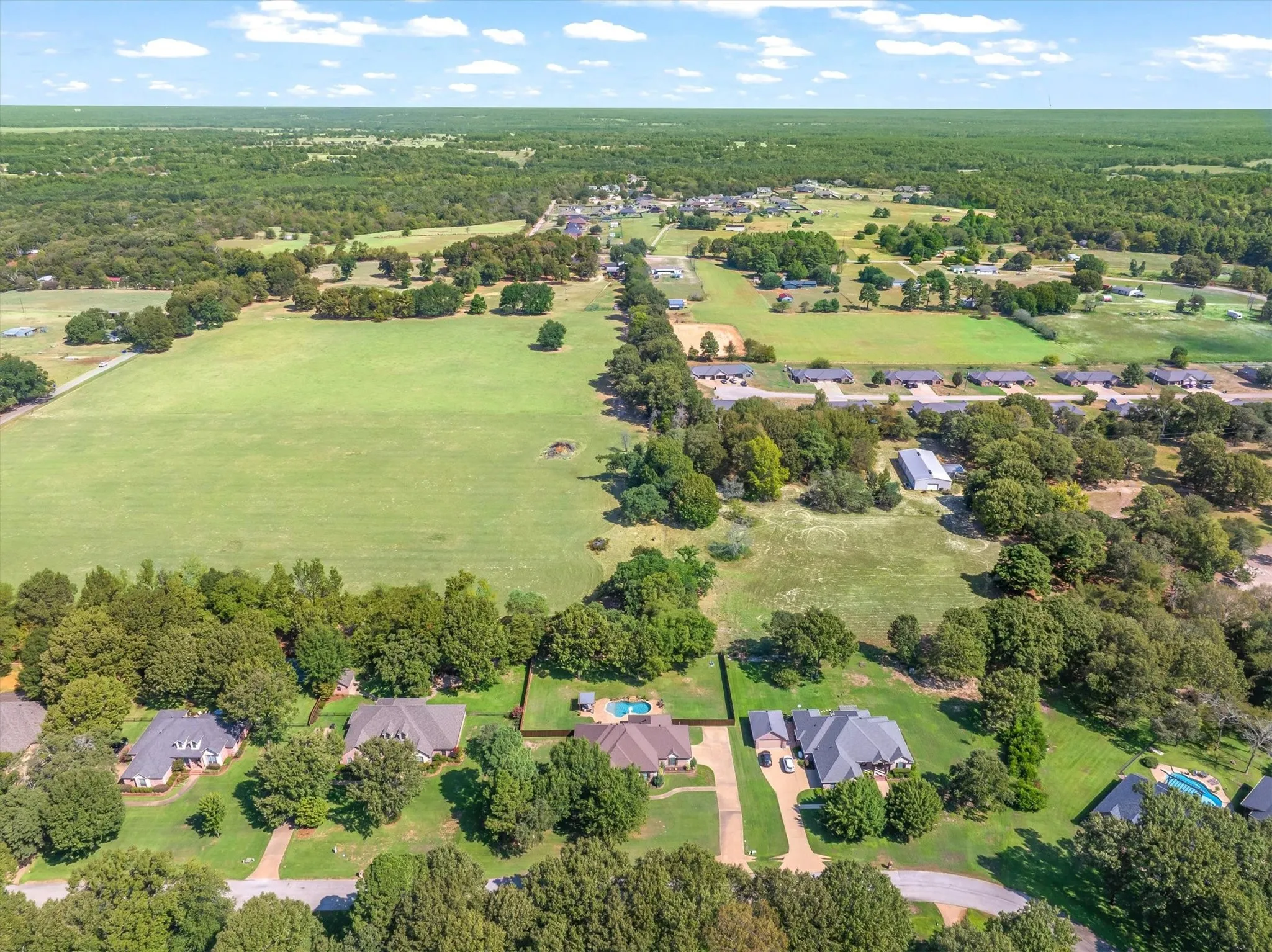 Single Family Residence For Sale in Smith County , 13630 Karah Lane, Lindale, Texas 75771, 4 Bedroom, 3 Bathroom, 2 Garage spaces, 2,782 Sqft, built in 2006, mls#21386093, Real Estate Agent in Lindale, Homes For Sale in Smith county, Homes For Sale in Lindale, Realtor in Lindale Texas, Real Estate Brokerage Independent Realty Texas, Luminita Cordes Realtor
