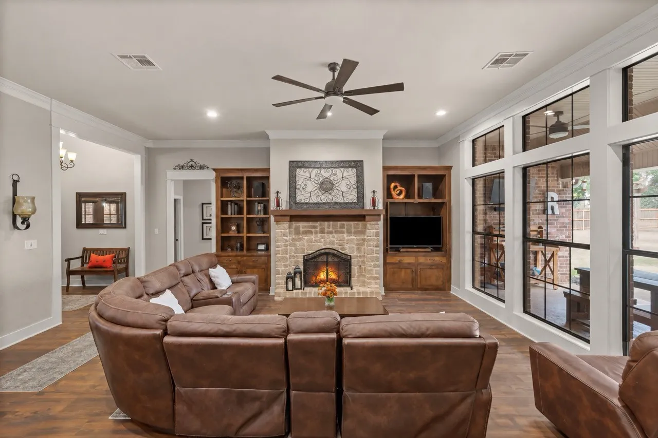 Single Family Residence For Sale in Smith County , 13630 Karah Lane, Lindale, Texas 75771, 4 Bedroom, 3 Bathroom, 2 Garage spaces, 2,782 Sqft, built in 2006, mls#21386093, Real Estate Agent in Lindale, Homes For Sale in Smith county, Homes For Sale in Lindale, Realtor in Lindale Texas, Real Estate Brokerage Independent Realty Texas, Luminita Cordes Realtor