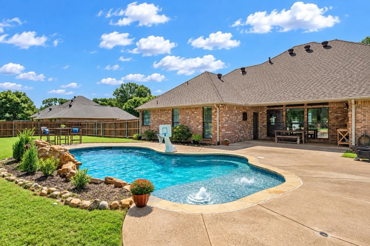 Single Family Residence For Sale in Smith County , 13630 Karah Lane, Lindale, Texas 75771, 4 Bedroom, 3 Bathroom, 2 Garage spaces, 2,782 Sqft, built in 2006, mls#21386093, Real Estate Agent in Lindale, Homes For Sale in Smith county, Homes For Sale in Lindale, Realtor in Lindale Texas, Real Estate Brokerage Independent Realty Texas, Luminita Cordes Realtor