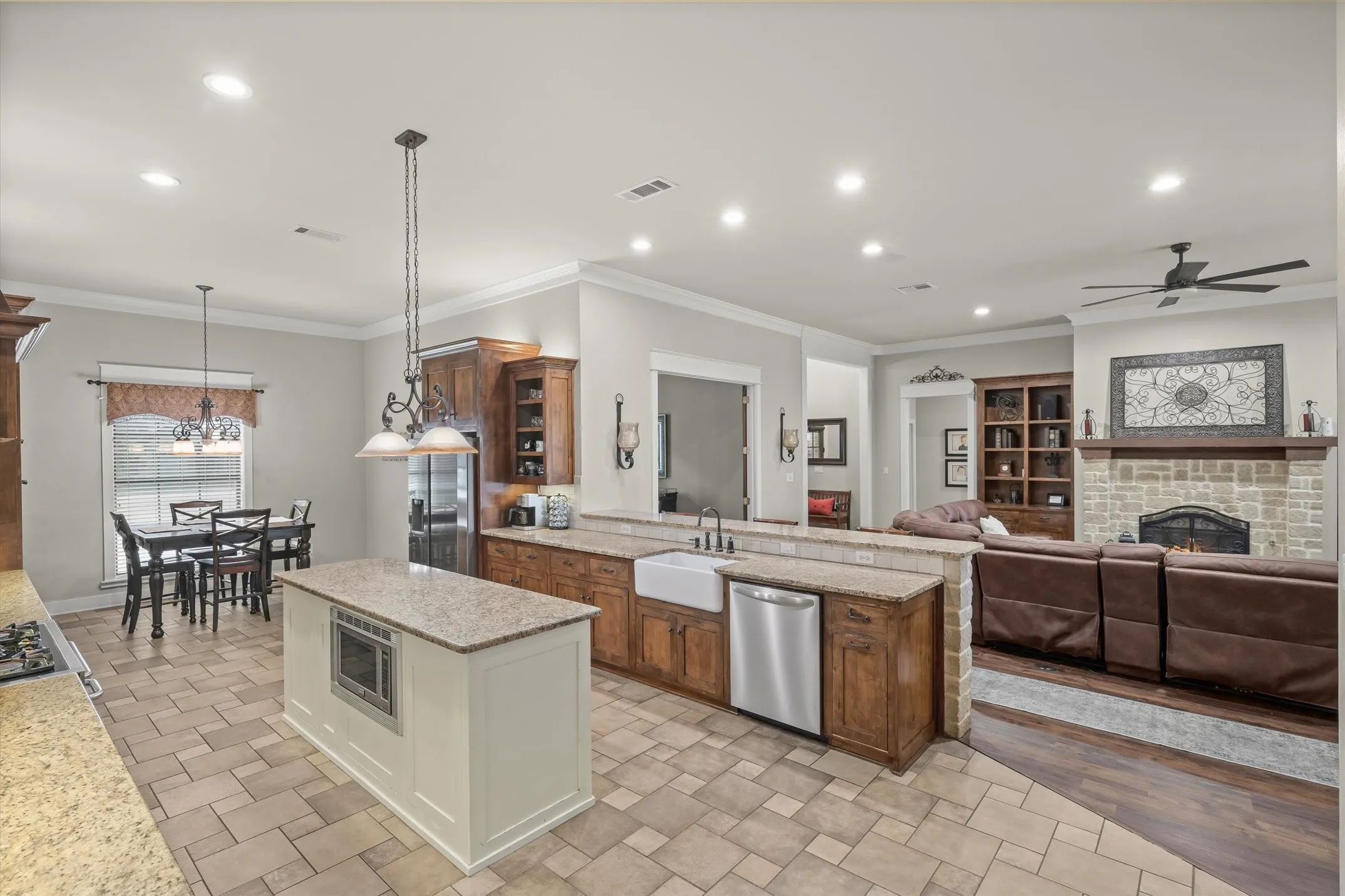 Single Family Residence For Sale in Smith County , 13630 Karah Lane, Lindale, Texas 75771, 4 Bedroom, 3 Bathroom, 2 Garage spaces, 2,782 Sqft, built in 2006, mls#21386093, Real Estate Agent in Lindale, Homes For Sale in Smith county, Homes For Sale in Lindale, Realtor in Lindale Texas, Real Estate Brokerage Independent Realty Texas, Luminita Cordes Realtor