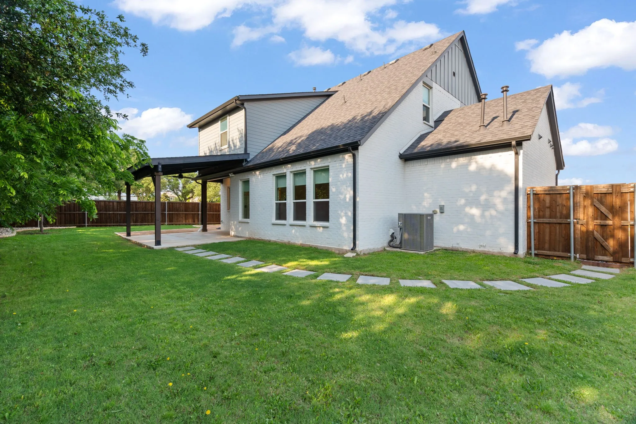 Single Family Residence For Sale in Tarrant County , 7129 Feather Crest Lane, North Richland Hills, Texas 76182, 4 Bedroom, 4 Bathroom, 3 Garage spaces, 2,639 Sqft, built in 2022, mls#21386000, Real Estate Agent in North Richland Hills, Homes For Sale in Tarrant county, Homes For Sale in North Richland Hills, Realtor in North Richland Hills Texas, Real Estate Brokerage Independent Realty Texas, Luminita Cordes Realtor