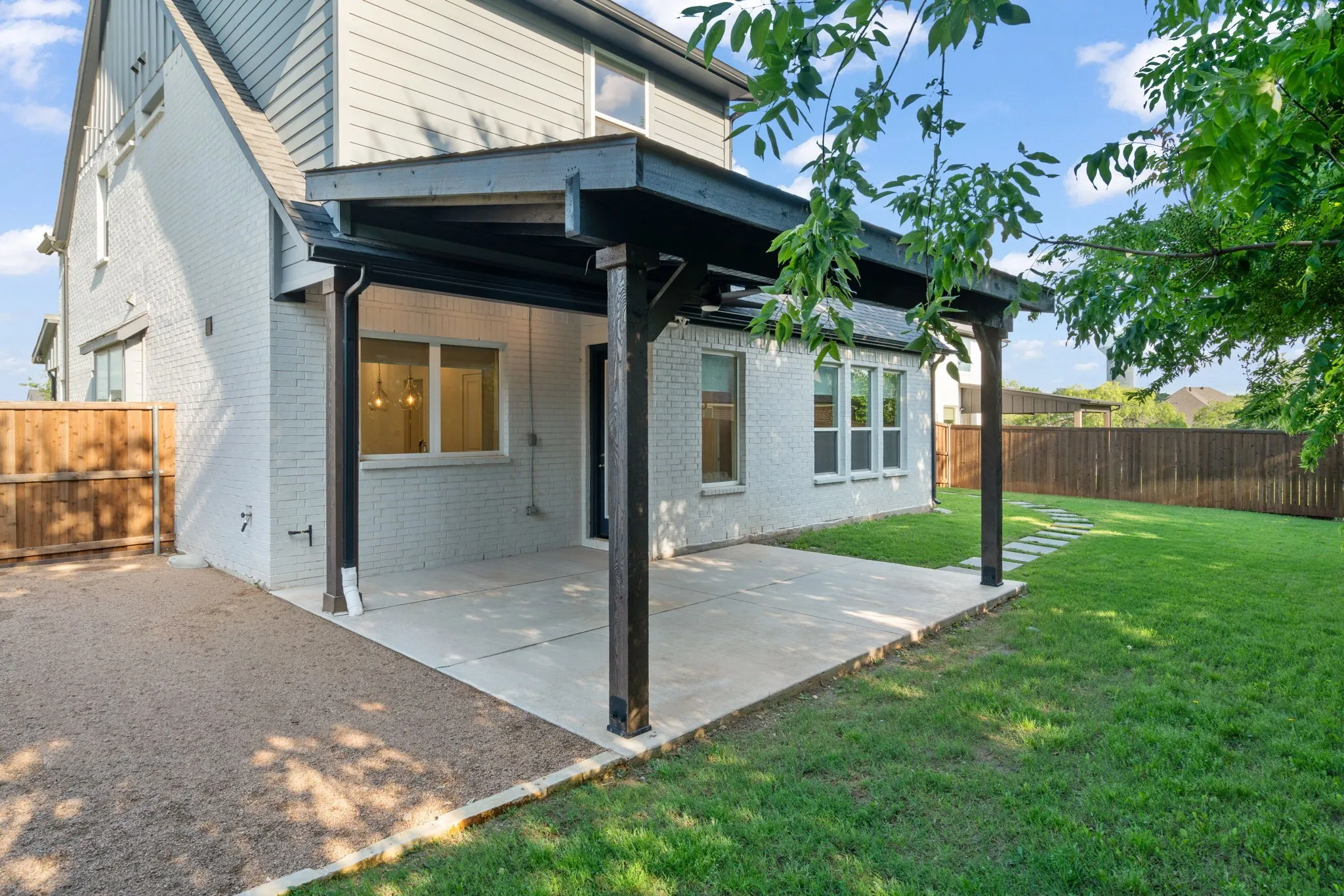 Single Family Residence For Sale in Tarrant County , 7129 Feather Crest Lane, North Richland Hills, Texas 76182, 4 Bedroom, 4 Bathroom, 3 Garage spaces, 2,639 Sqft, built in 2022, mls#21386000, Real Estate Agent in North Richland Hills, Homes For Sale in Tarrant county, Homes For Sale in North Richland Hills, Realtor in North Richland Hills Texas, Real Estate Brokerage Independent Realty Texas, Luminita Cordes Realtor